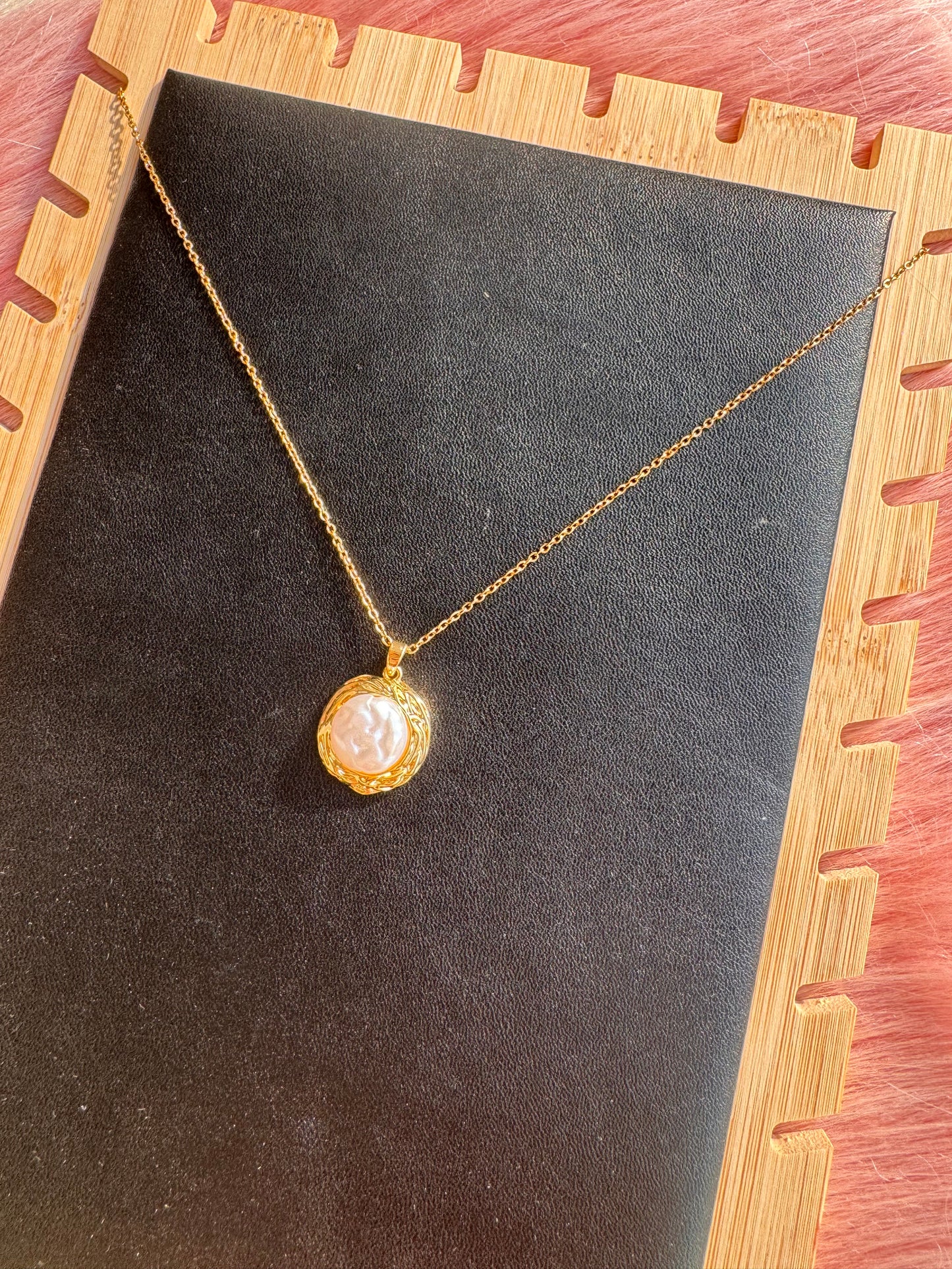 Vintage Pearl Medallion Necklace – Gold