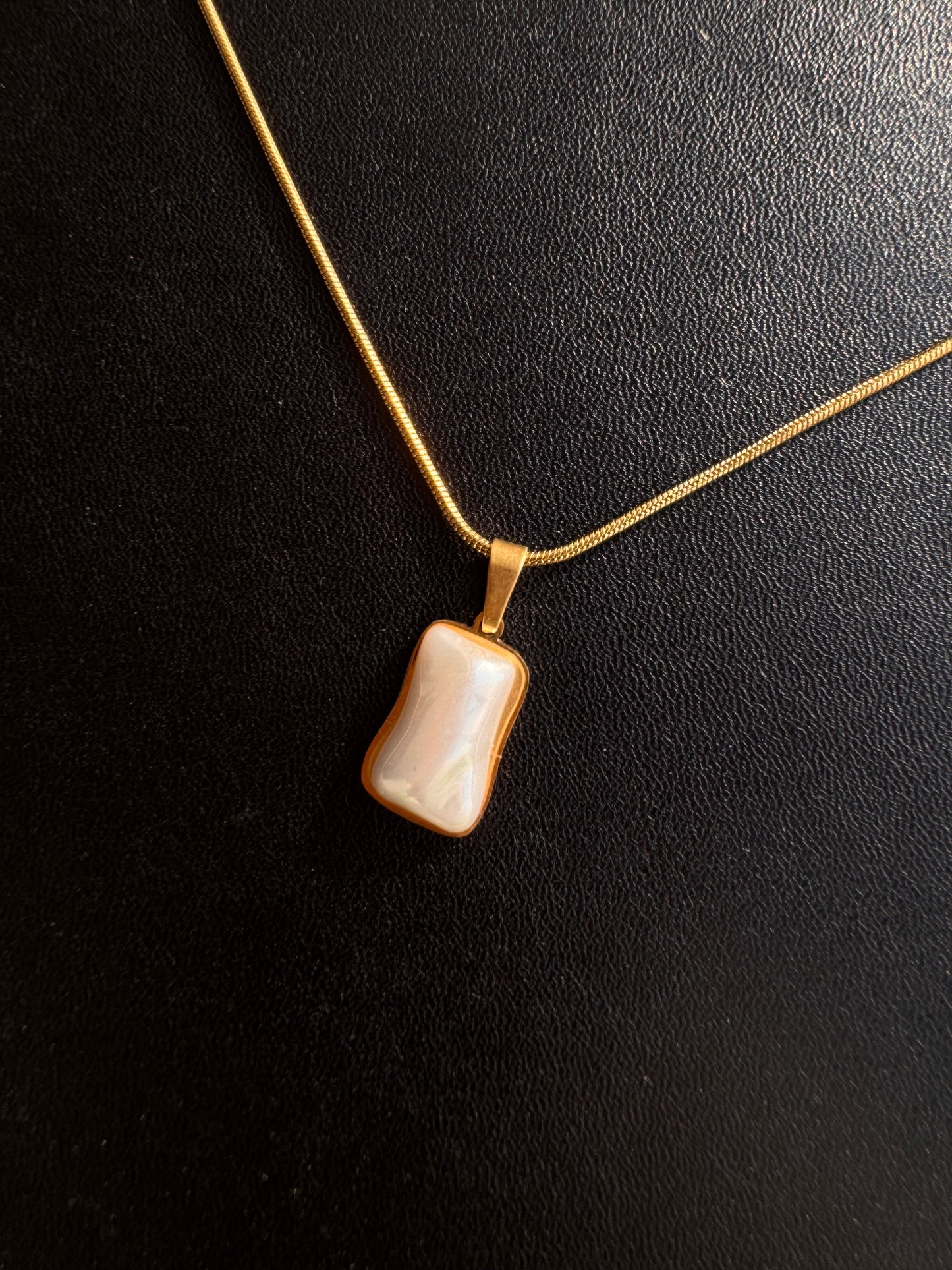 Iridescent Rectangle Pendant Necklace – Gold
