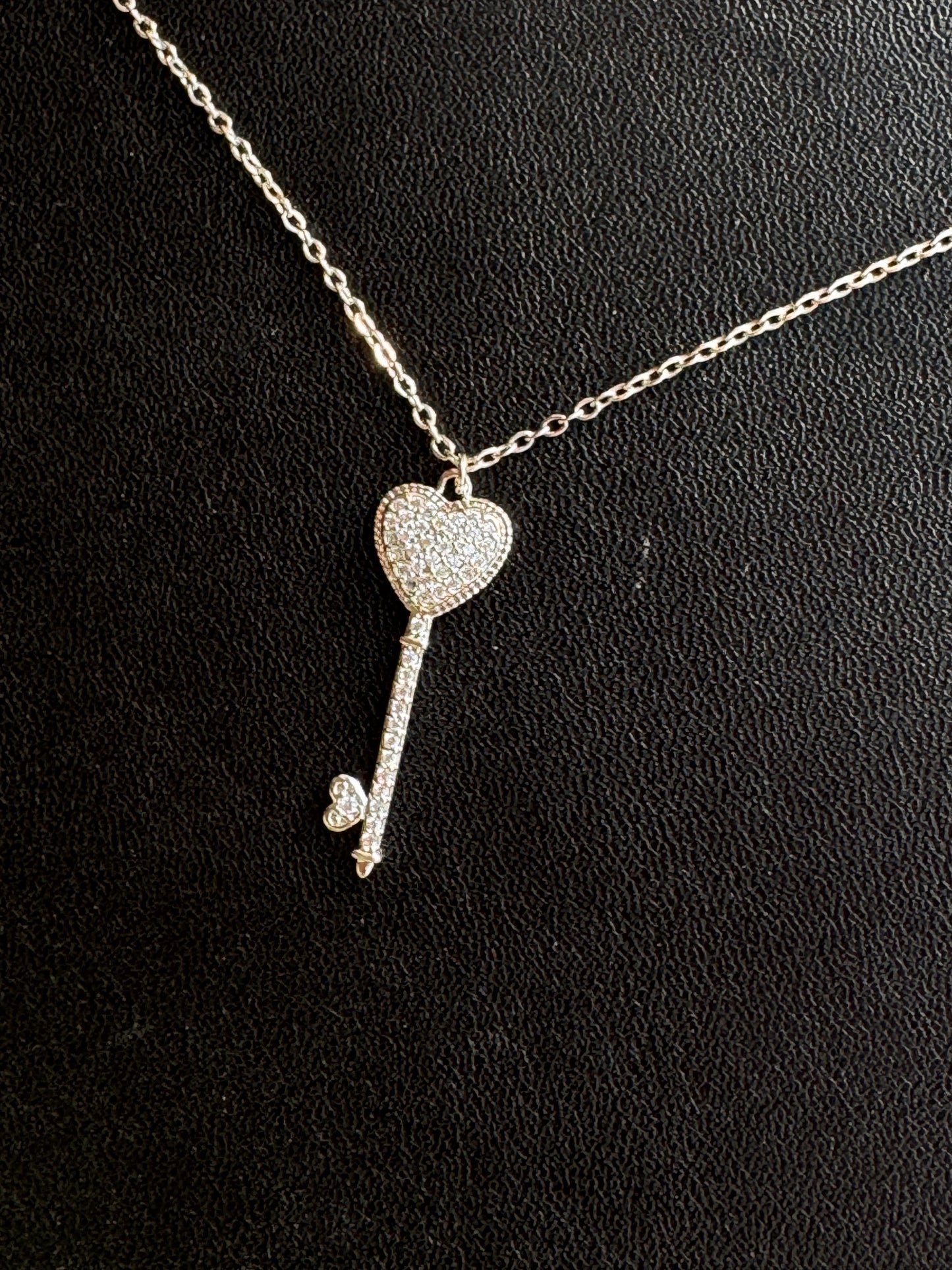 Heart Key Pendant Necklace – Silver Sparkle