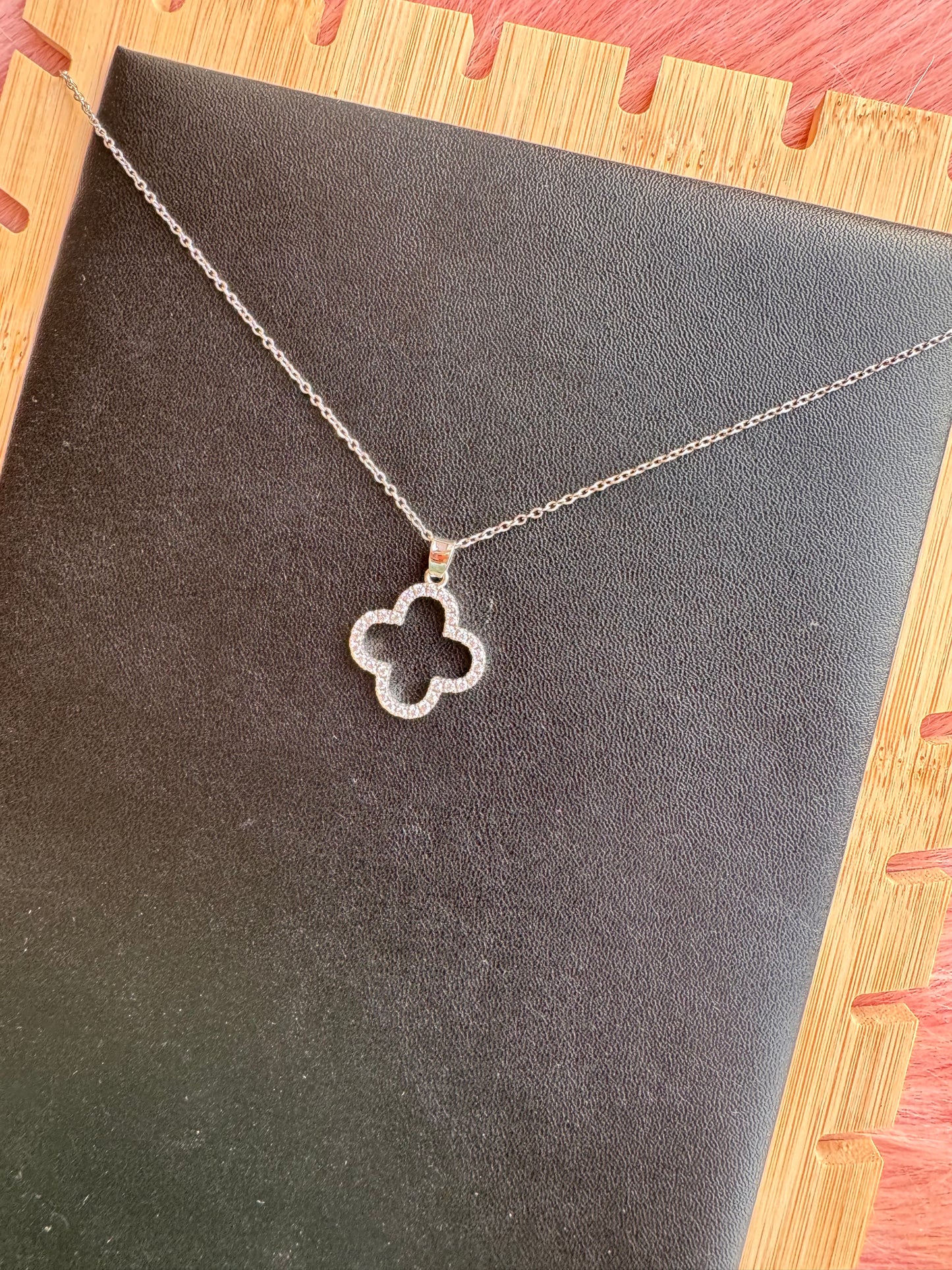 Crystal Clover Pendant Necklace – Silver