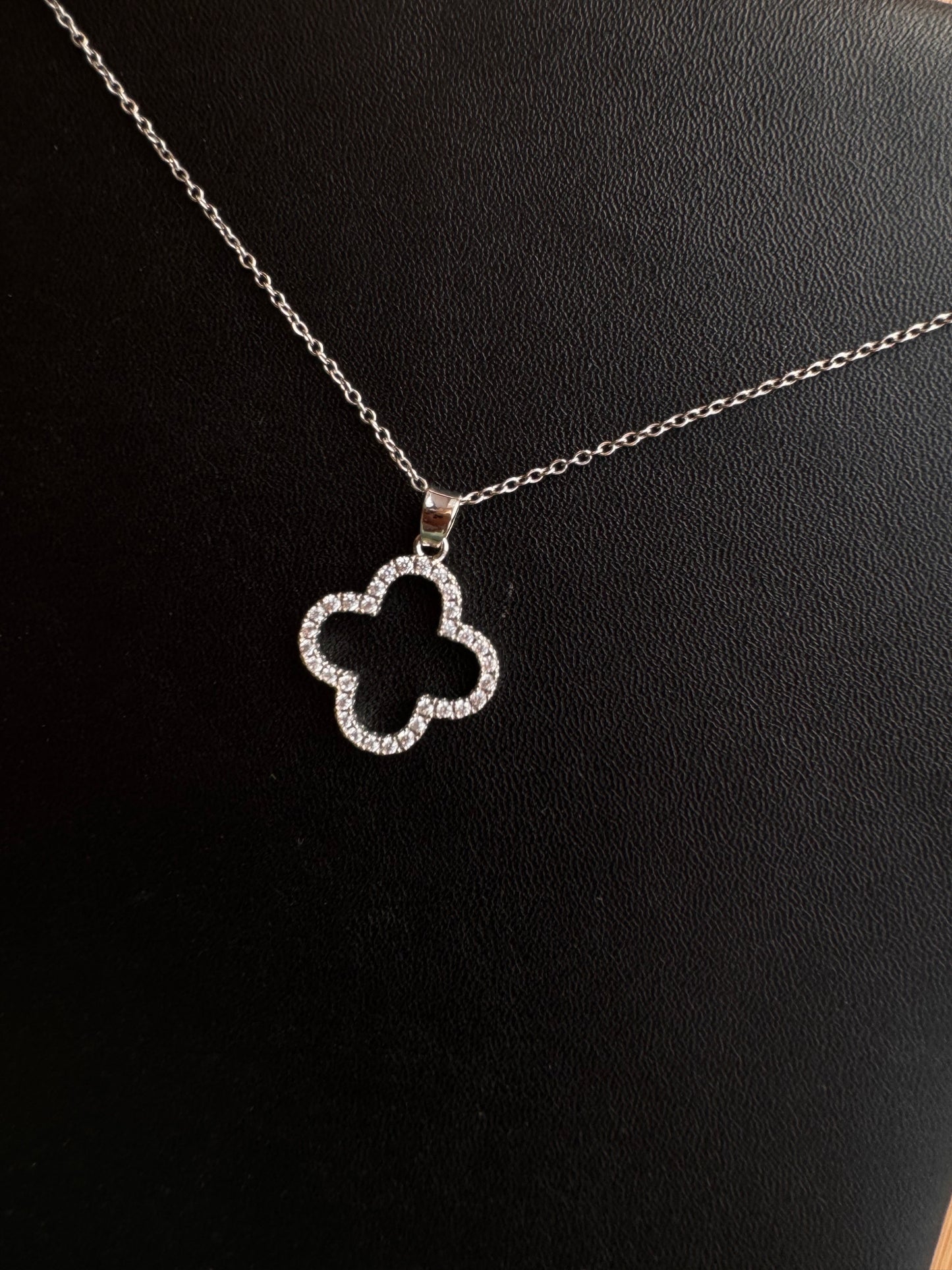 Crystal Clover Pendant Necklace – Silver