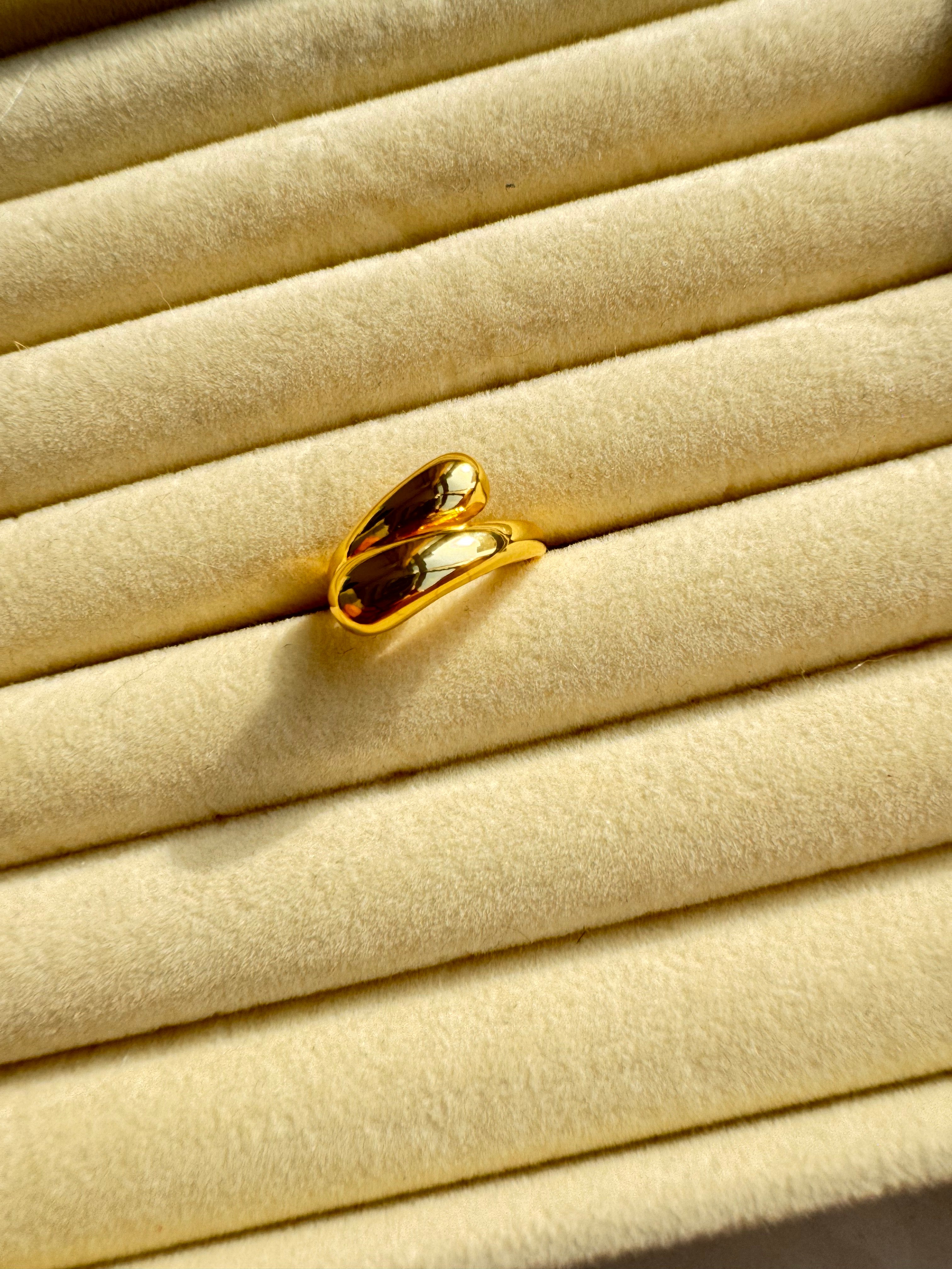 Sculptural Crossover Wave Ring