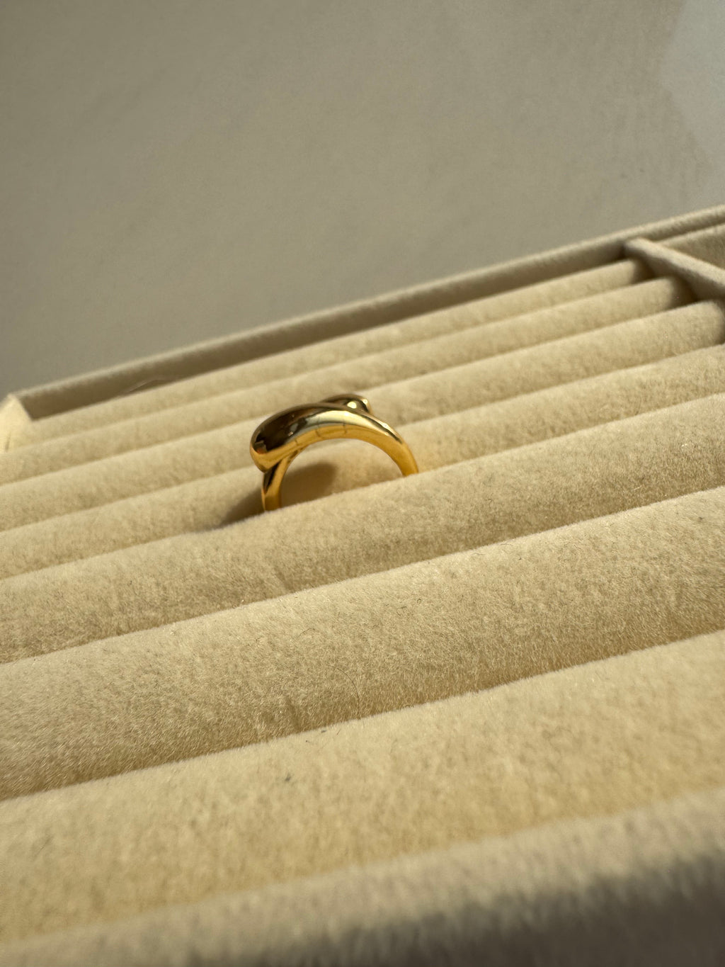 Sculptural Crossover Wave Ring