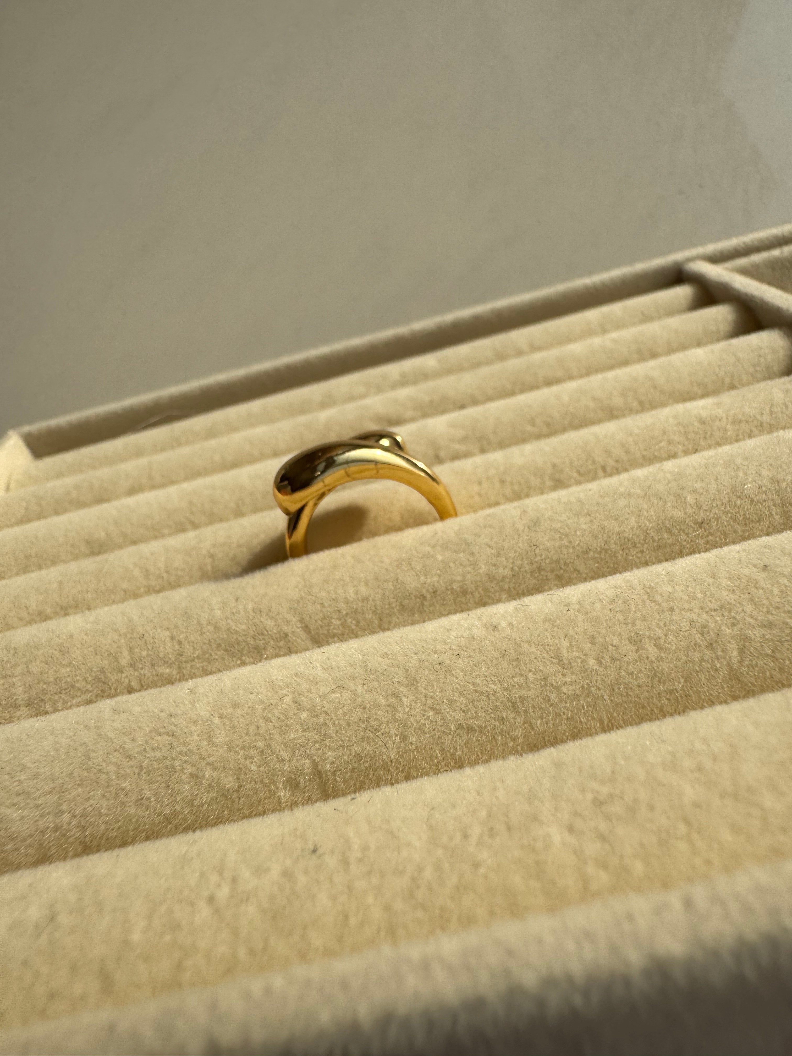 Sculptural Crossover Wave Ring