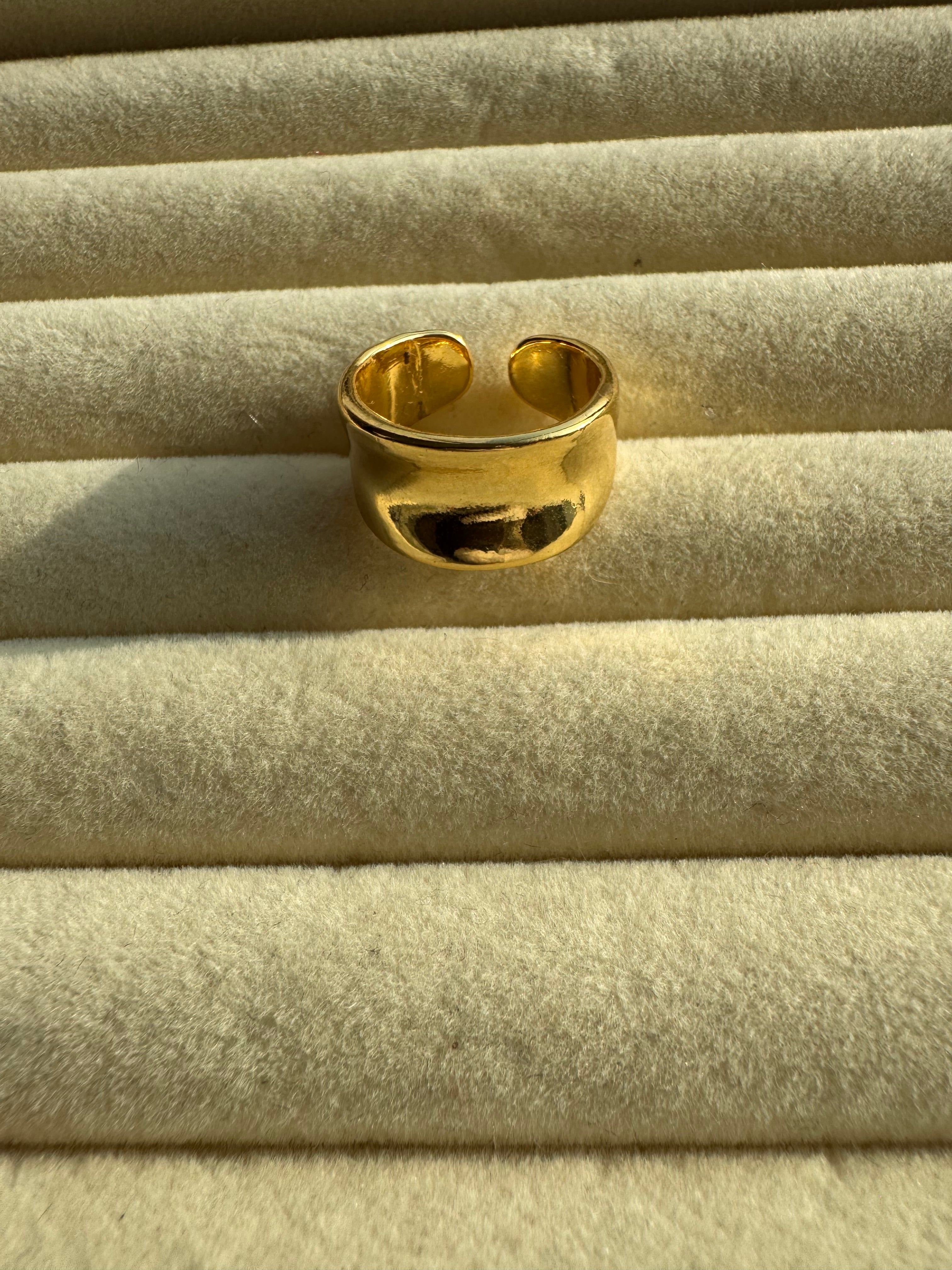 The Sculpted Wave Gold Adjustable Ring