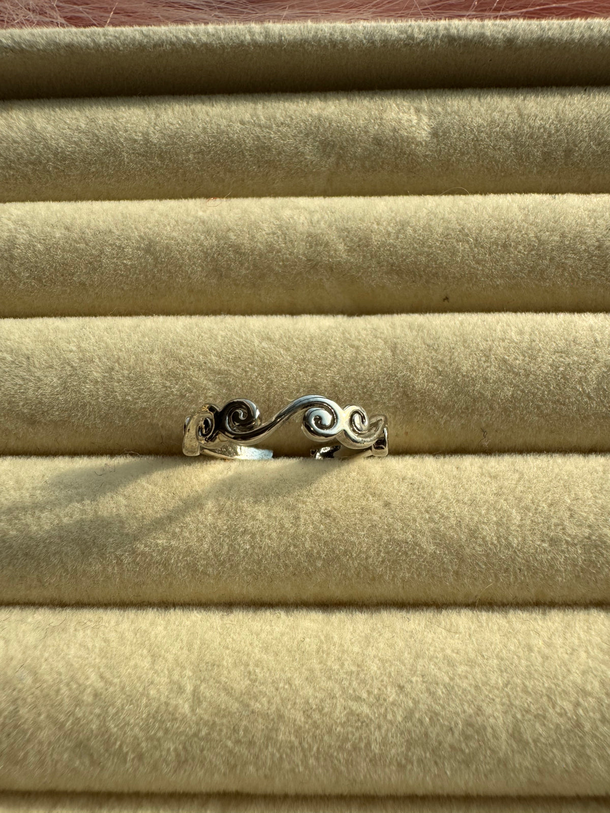 Sculpted Spiral Wave Band