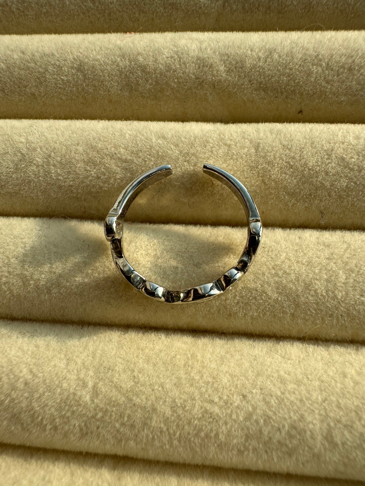 Sculpted Spiral Wave Band