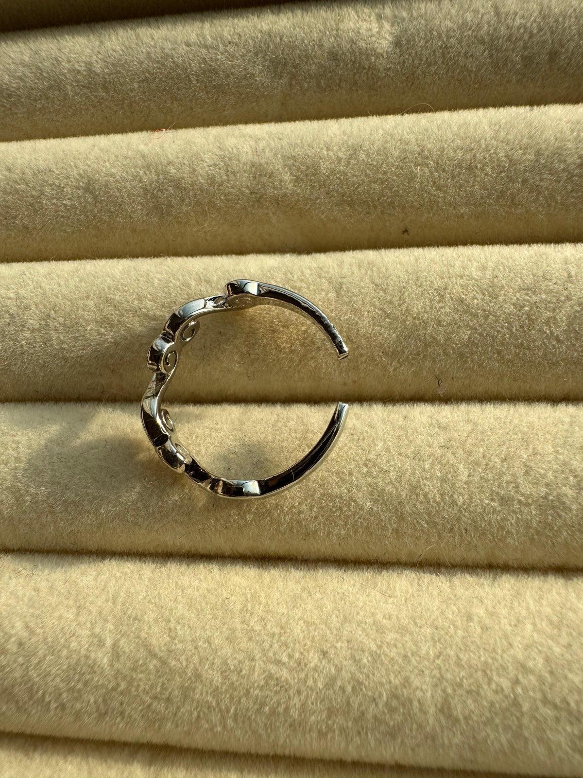 Sculpted Spiral Wave Band