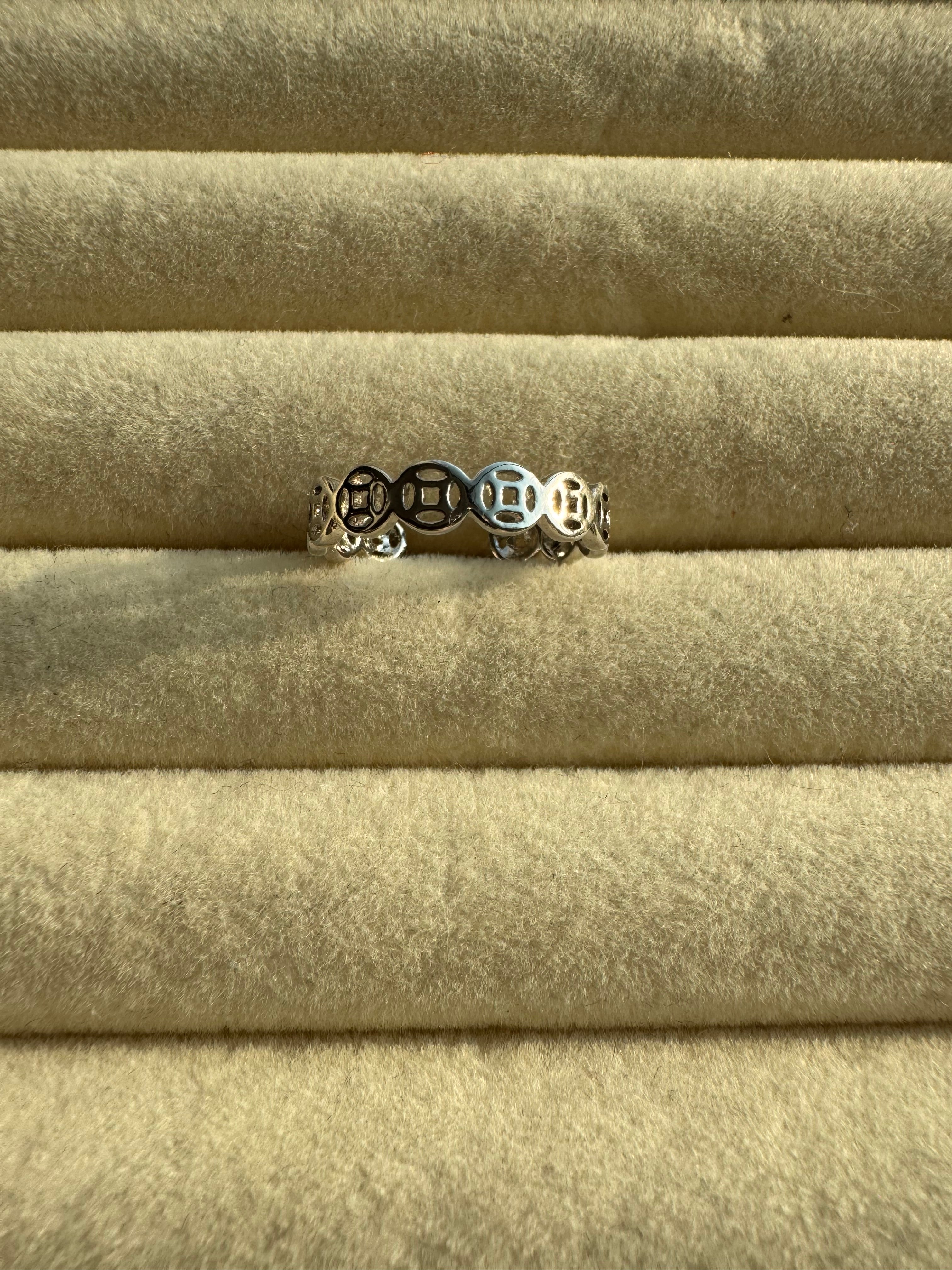 Interlocking Fortune Disc Band