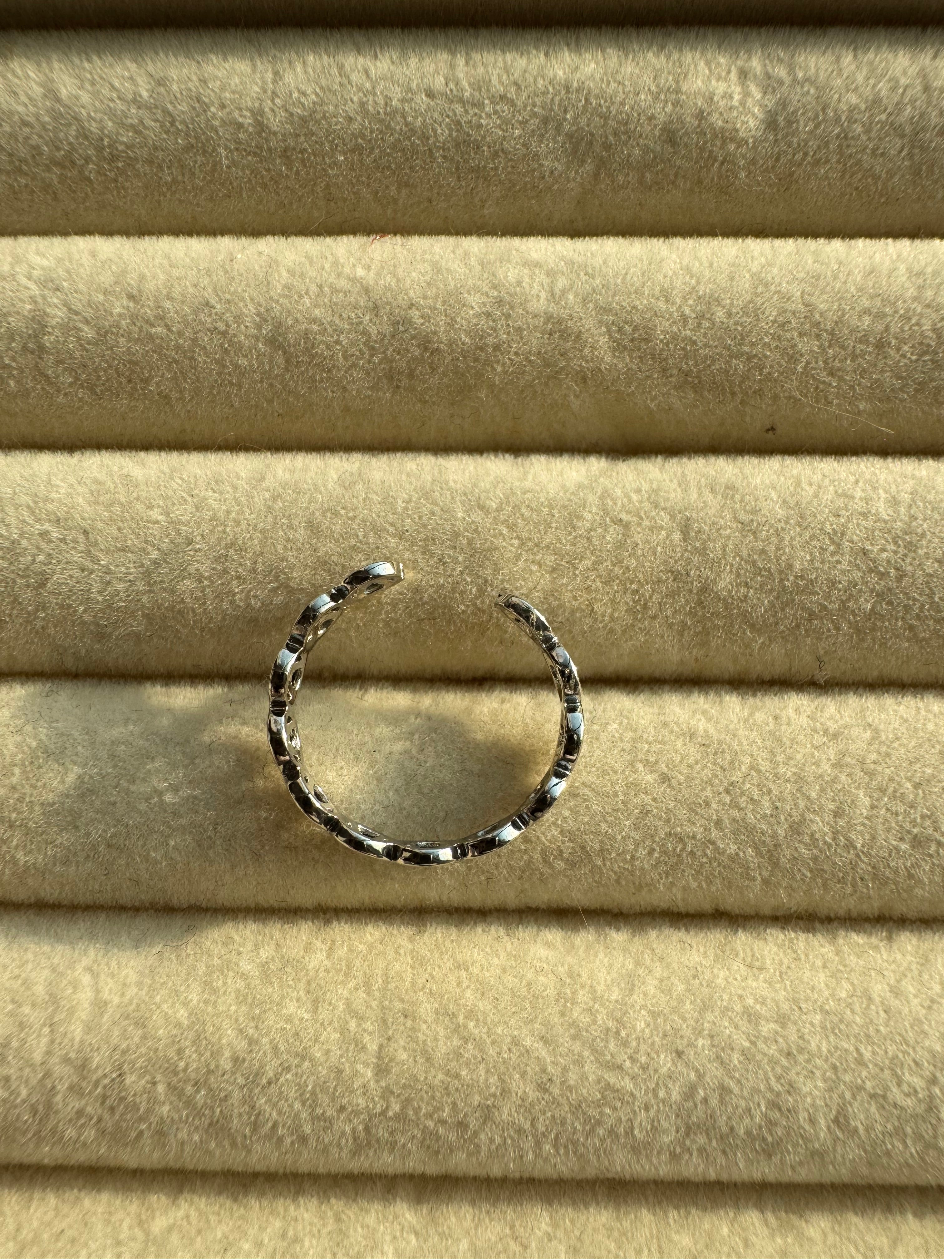 Interlocking Fortune Disc Band