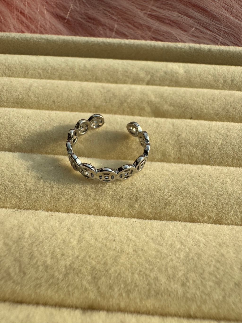Interlocking Fortune Disc Band