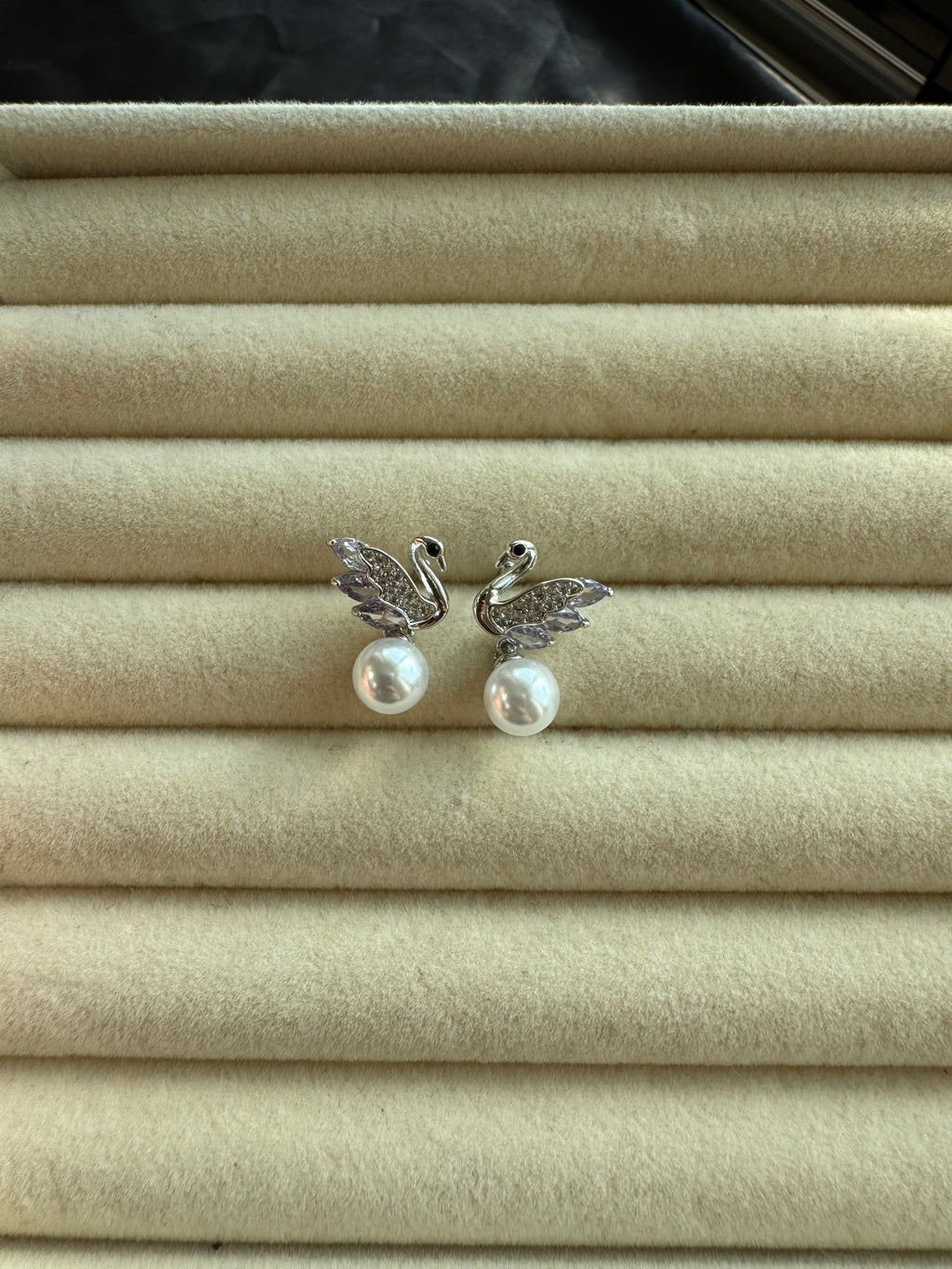 Lavender Swan Pearl Earrings