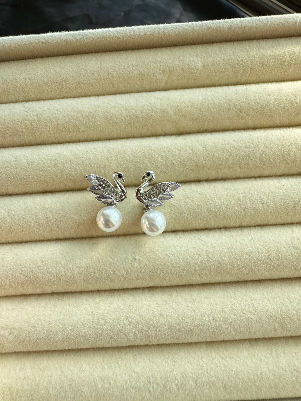 Lavender Swan Pearl Earrings
