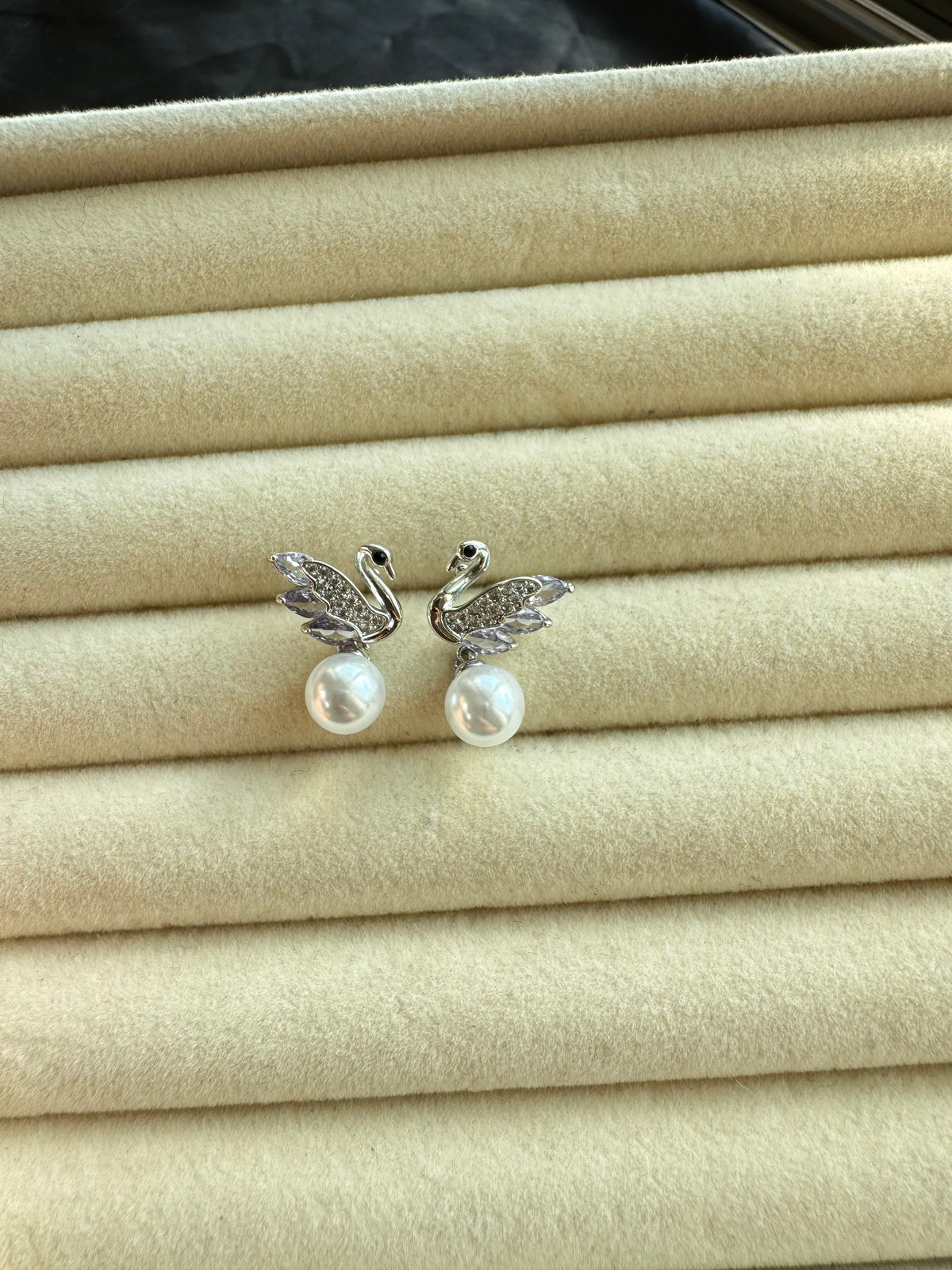 Lavender Swan Pearl Earrings