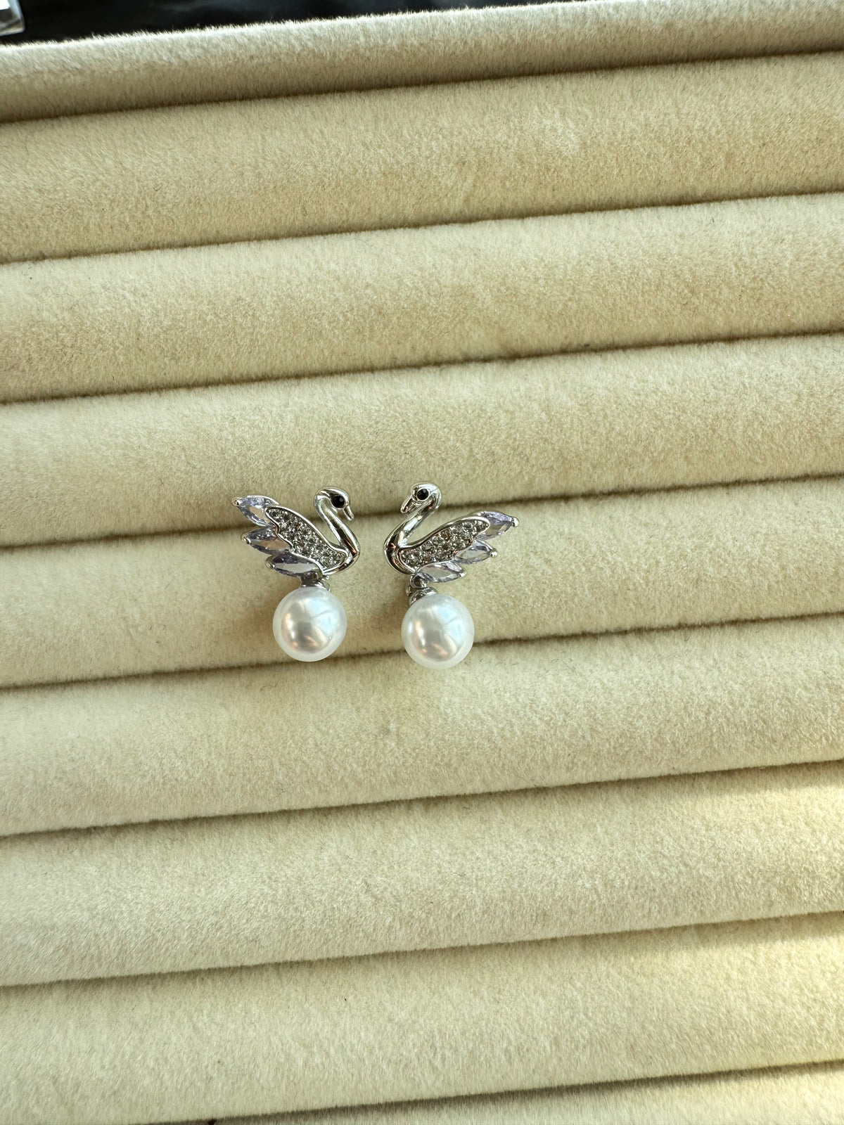 Lavender Swan Pearl Earrings