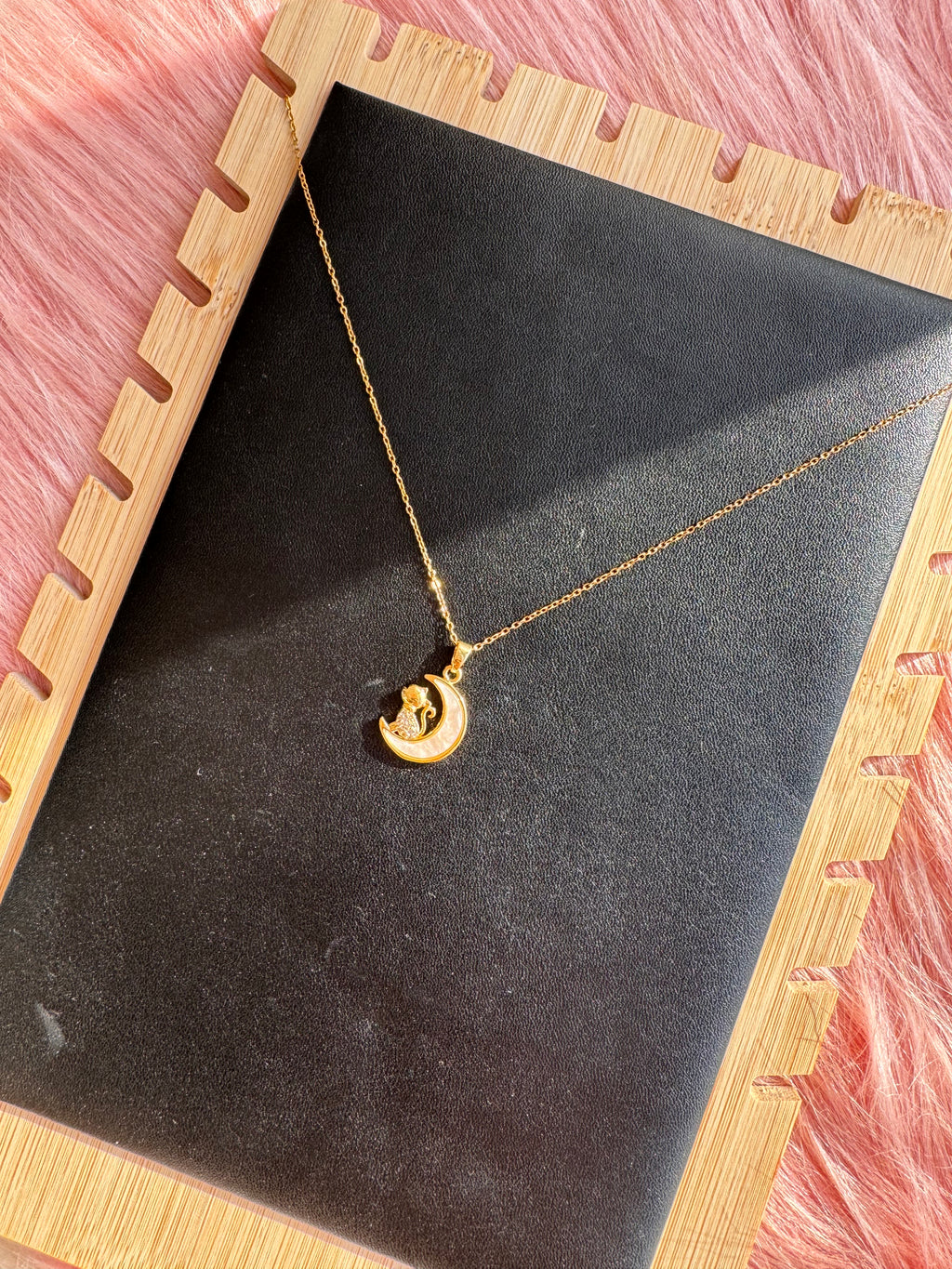 The Pearl-Lustre Cat on the Moon Necklace