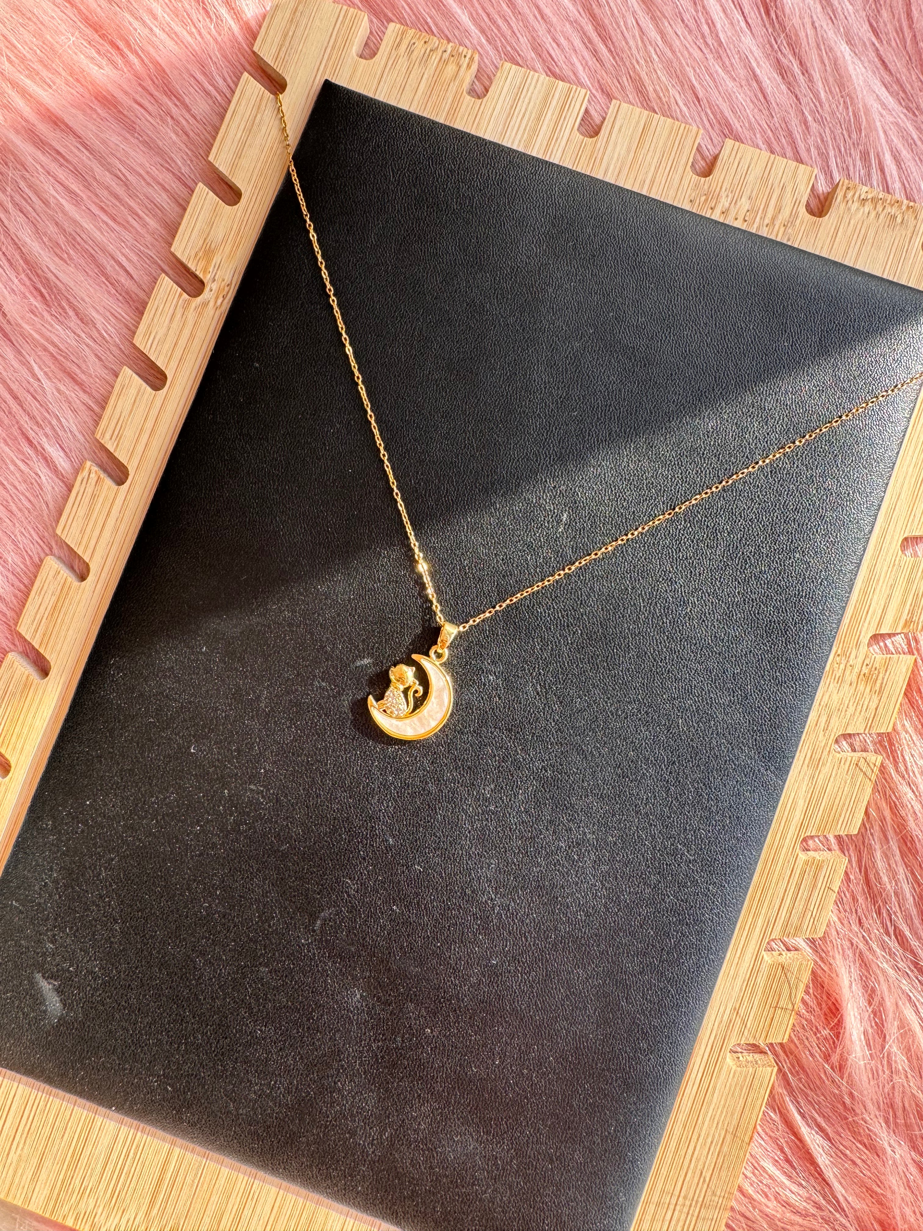 The Pearl-Lustre Cat on the Moon Necklace