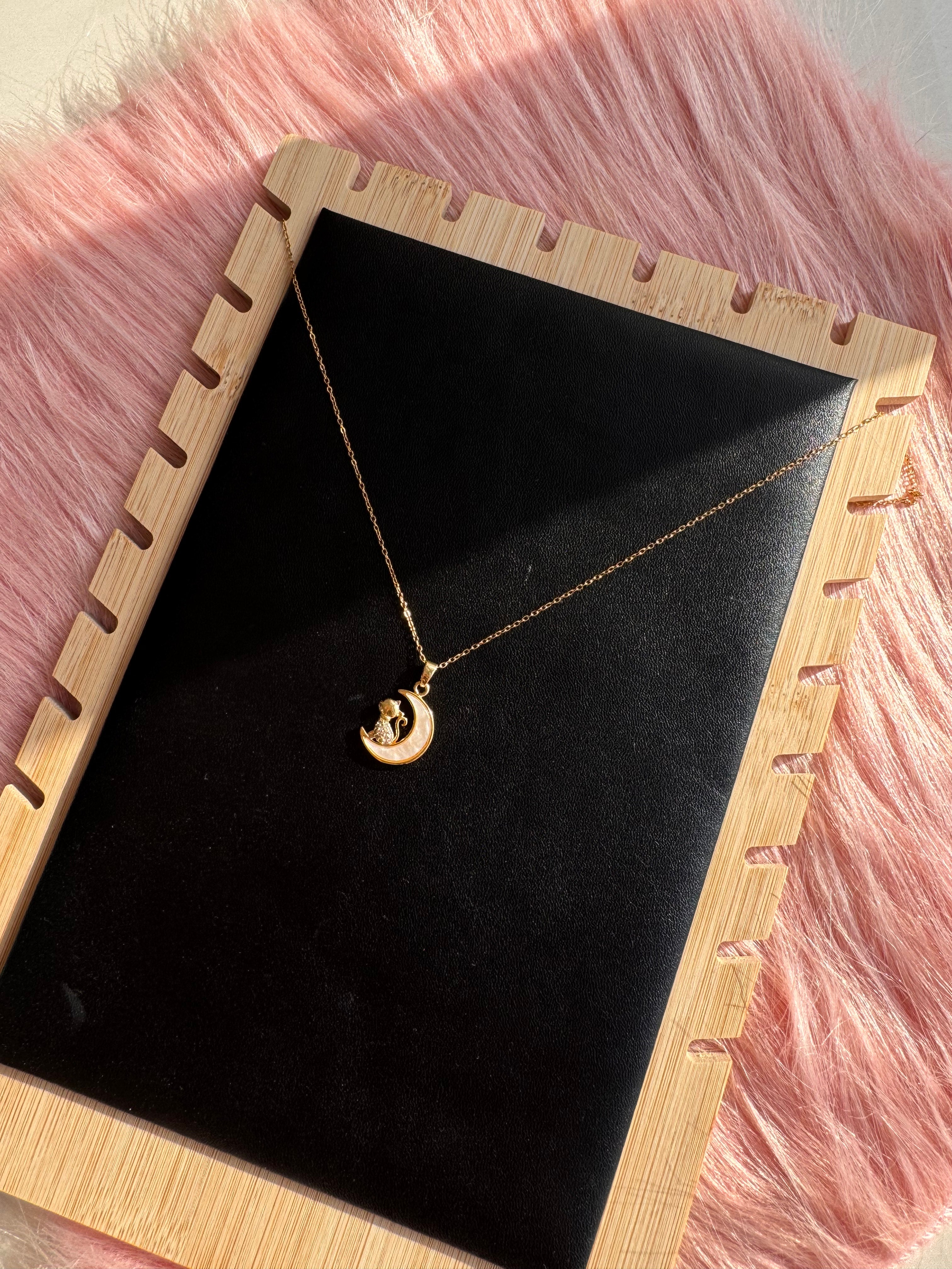 The Pearl-Lustre Cat on the Moon Necklace