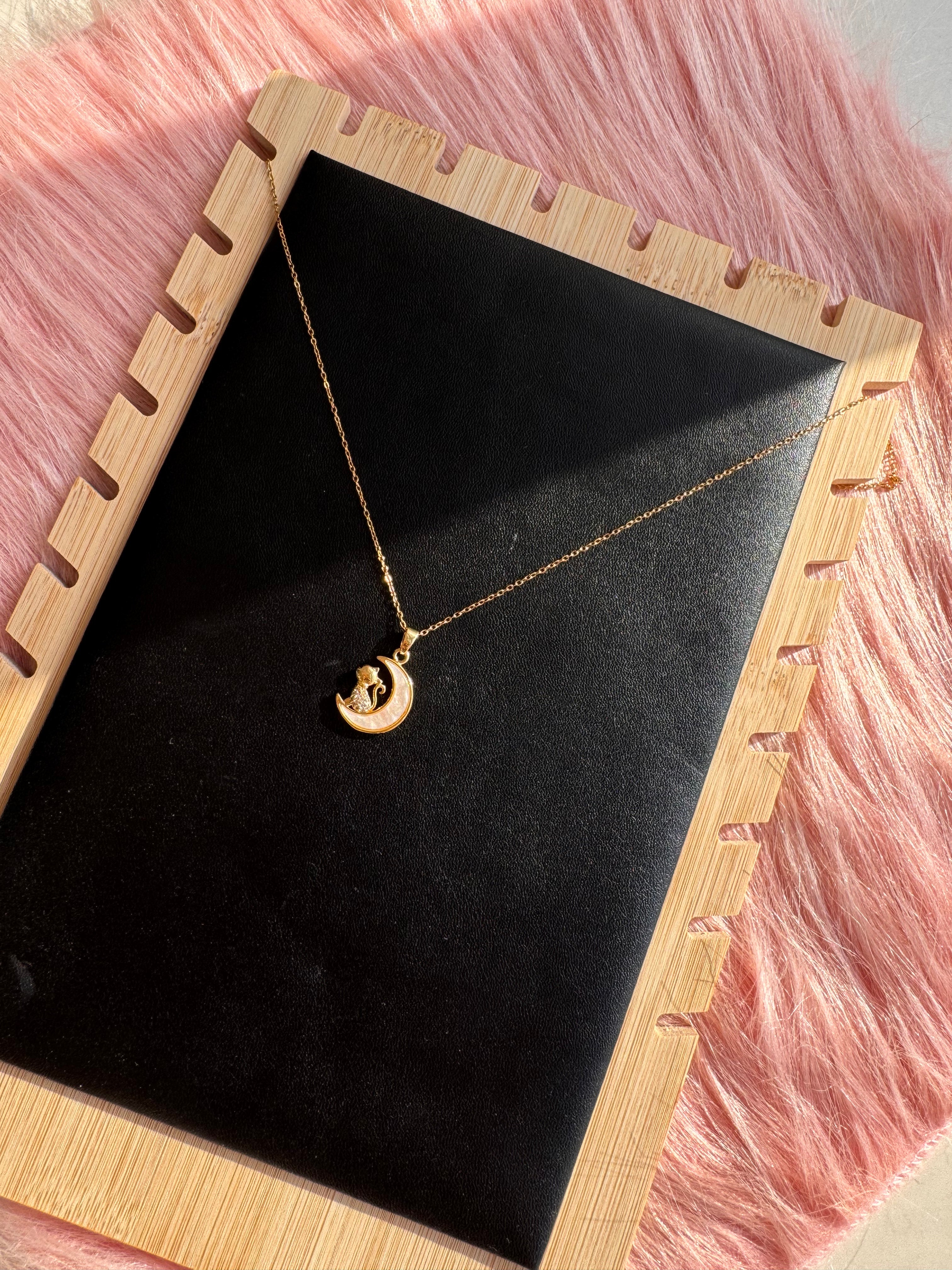 The Pearl-Lustre Cat on the Moon Necklace
