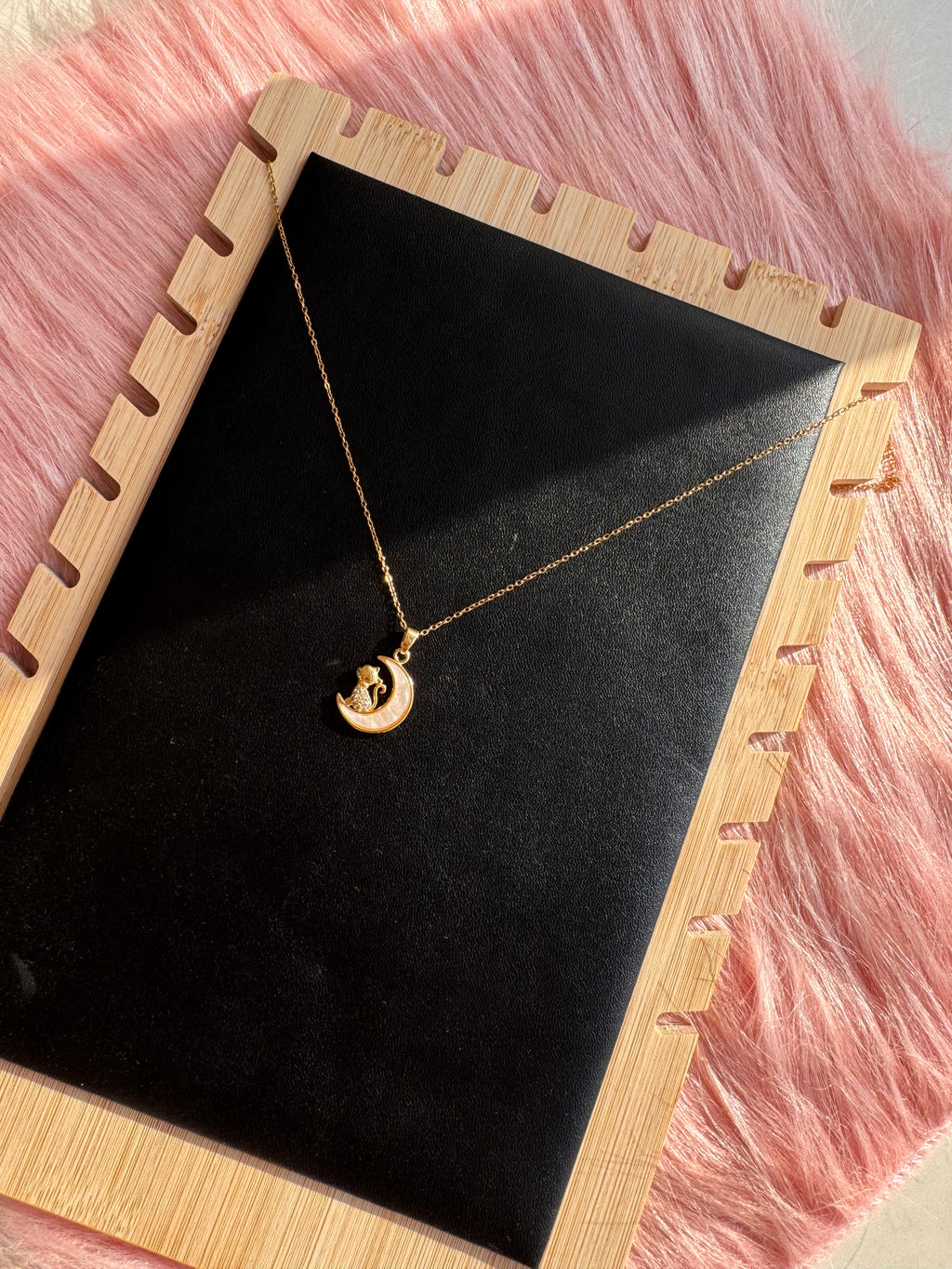 The Pearl-Lustre Cat on the Moon Necklace
