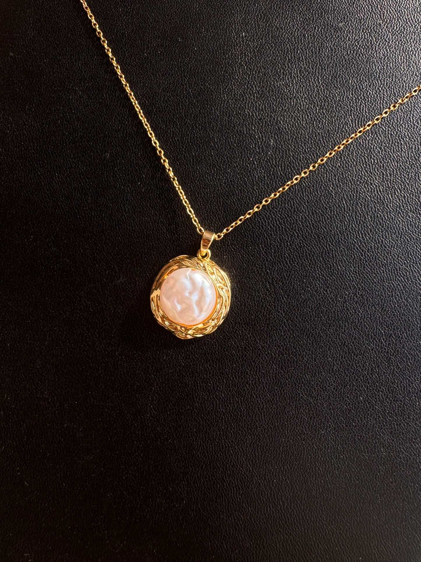Vintage Pearl Medallion Necklace – Gold