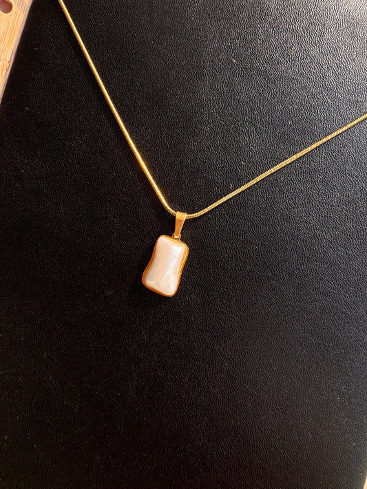 Iridescent Rectangle Pendant Necklace – Gold