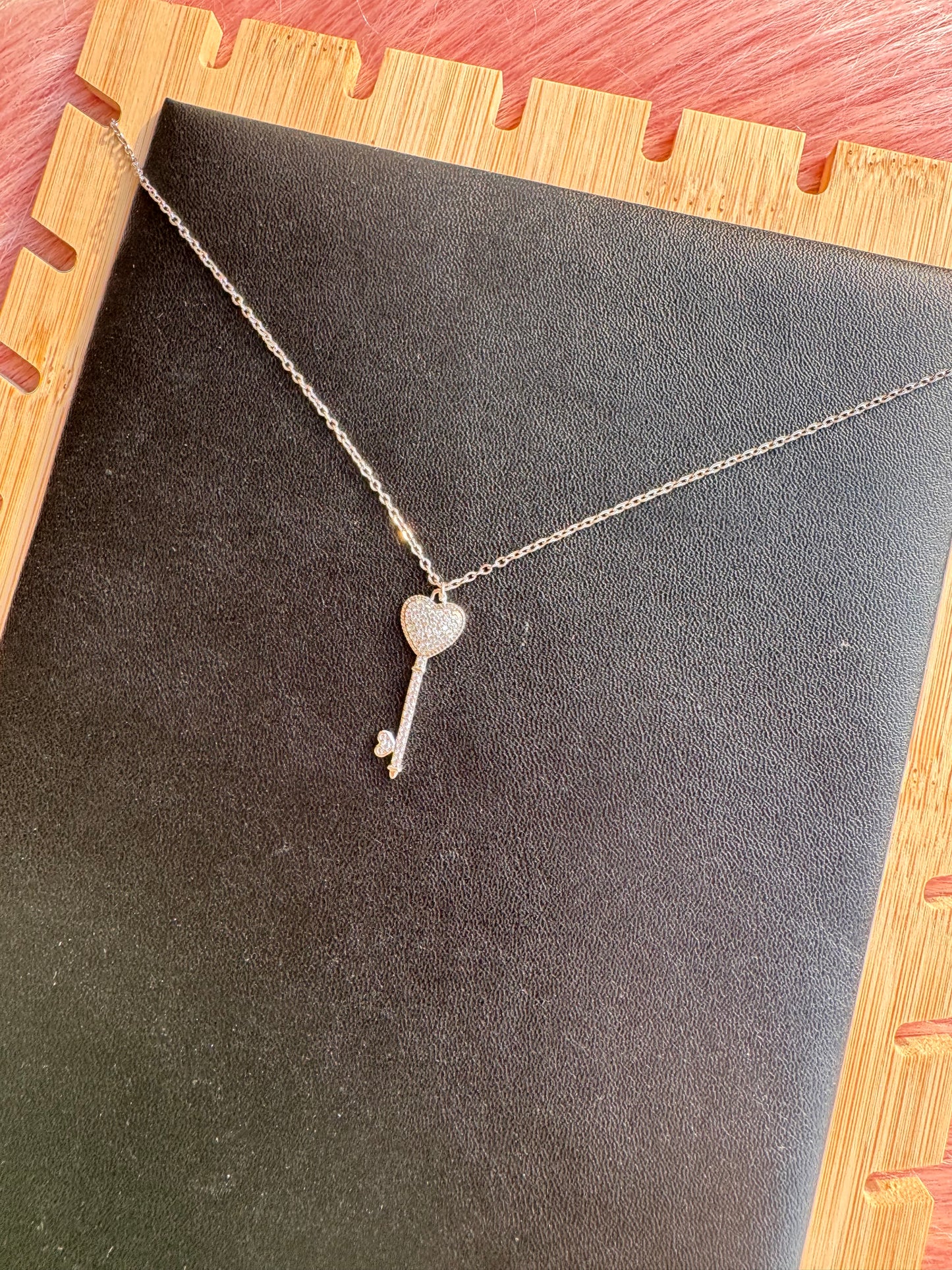 Heart Key Pendant Necklace – Silver Sparkle