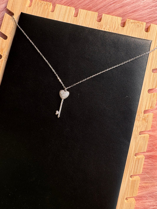 Heart Key Pendant Necklace – Silver Sparkle