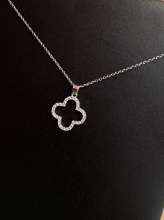 Crystal Clover Pendant Necklace – Silver