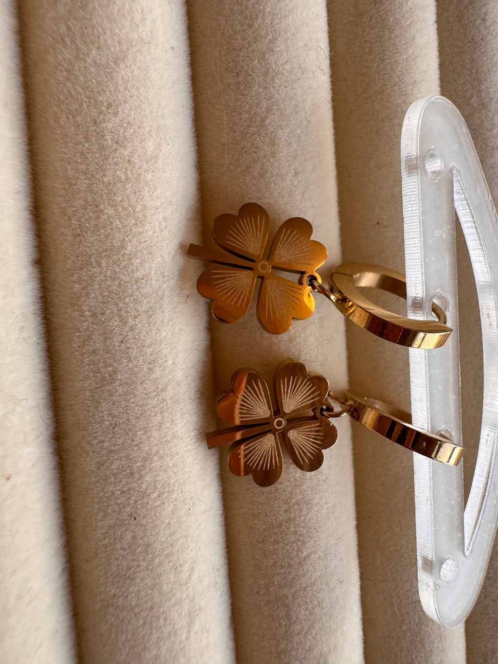 The Sunburst Clover Huggie Drops