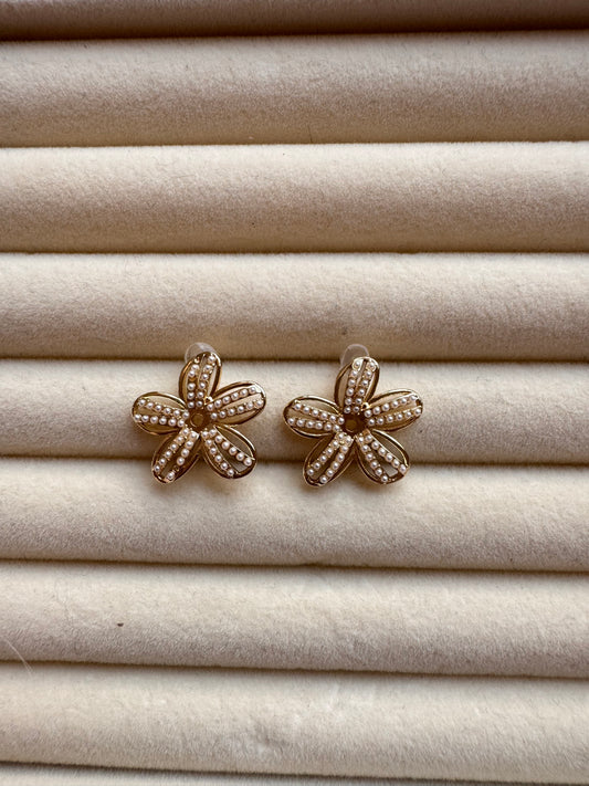 Pearl Petal Daisy Studs