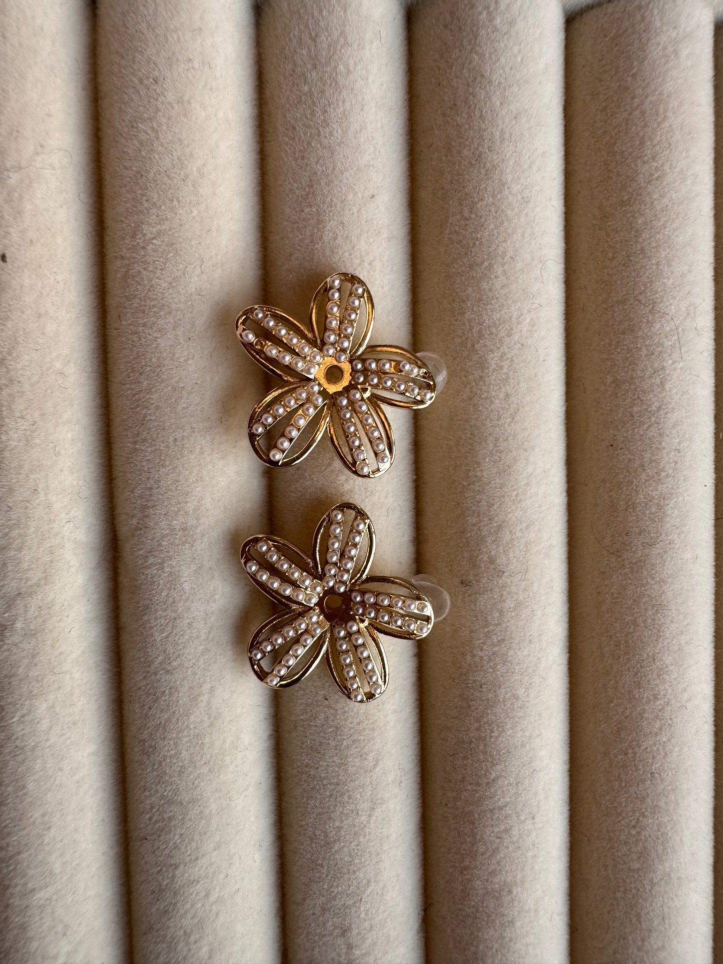 Pearl Petal Daisy Studs