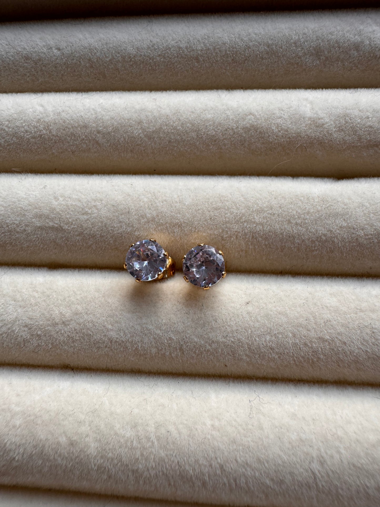 Lumière Studs