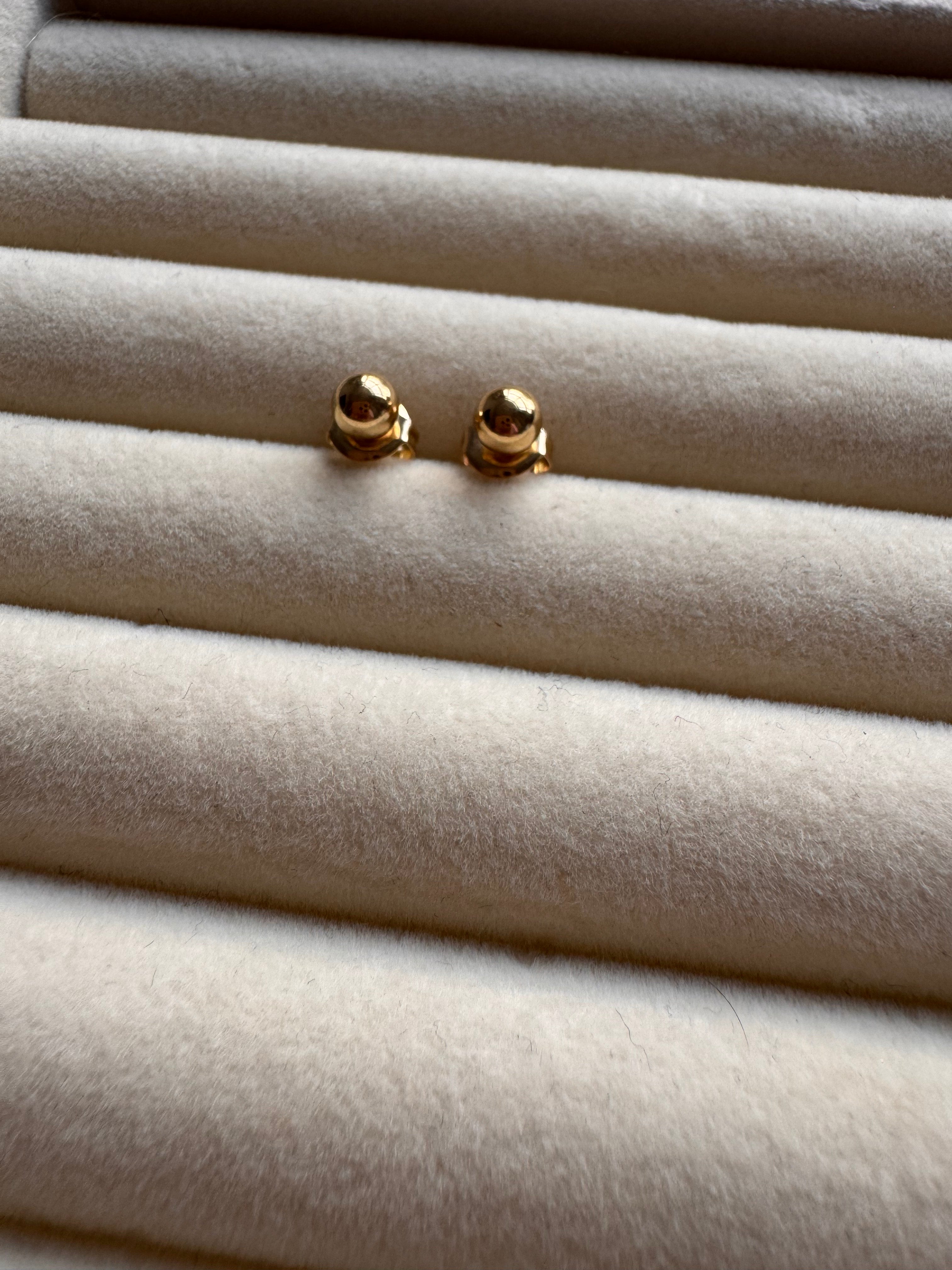 The Essential Polished Gold Ball Studs