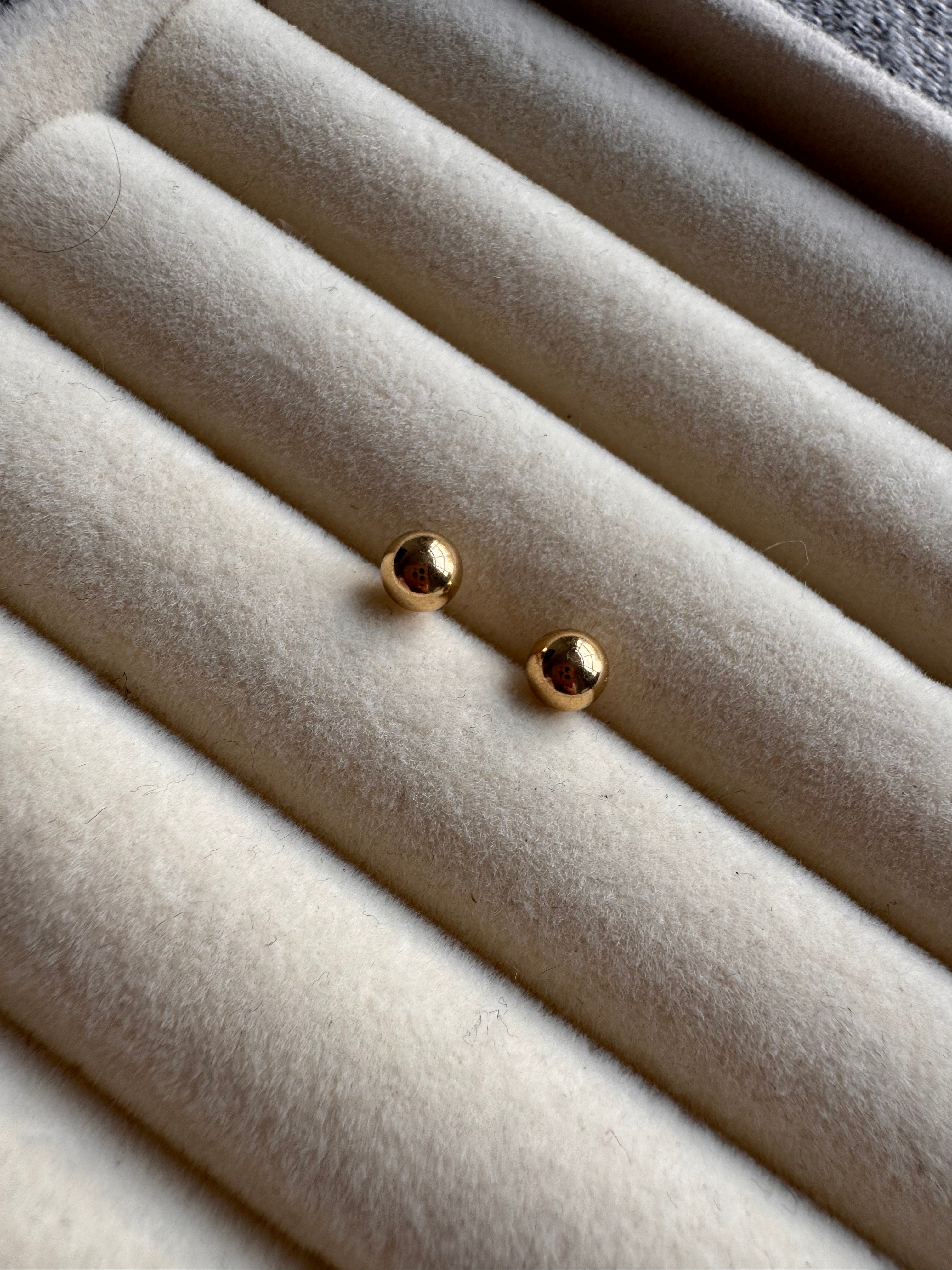 The Essential Polished Gold Ball Studs