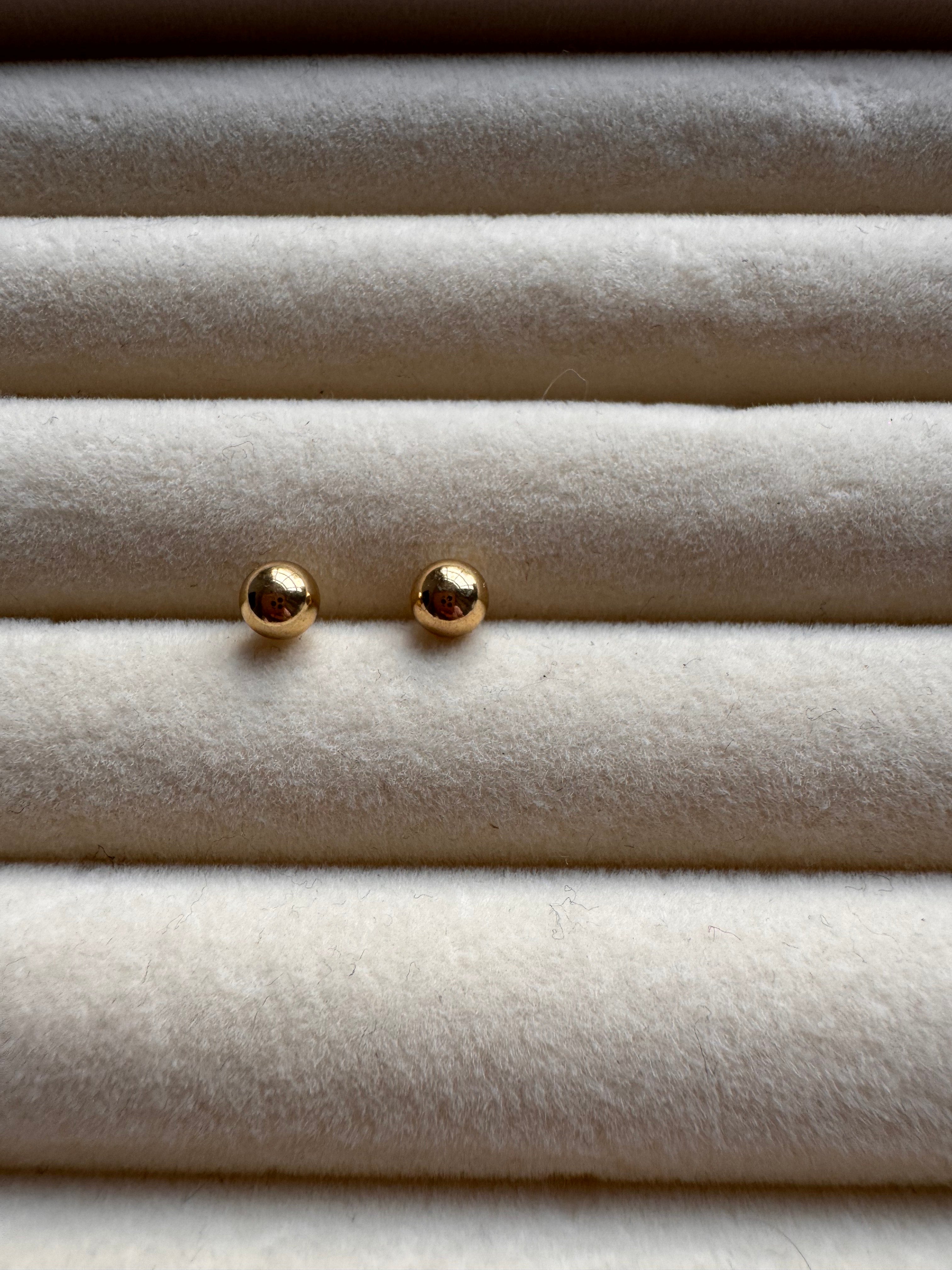 The Essential Polished Gold Ball Studs