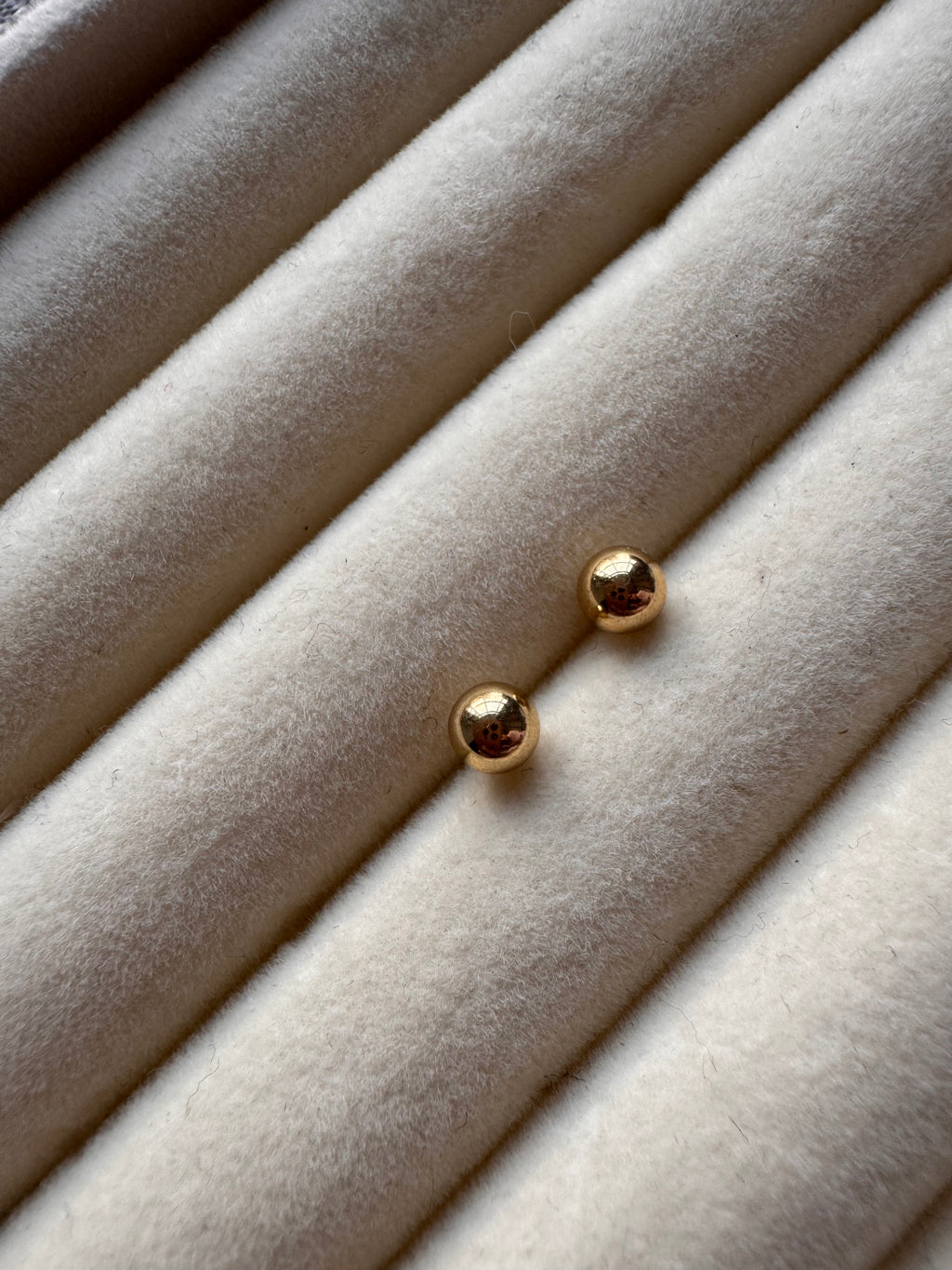 The Essential Polished Gold Ball Studs