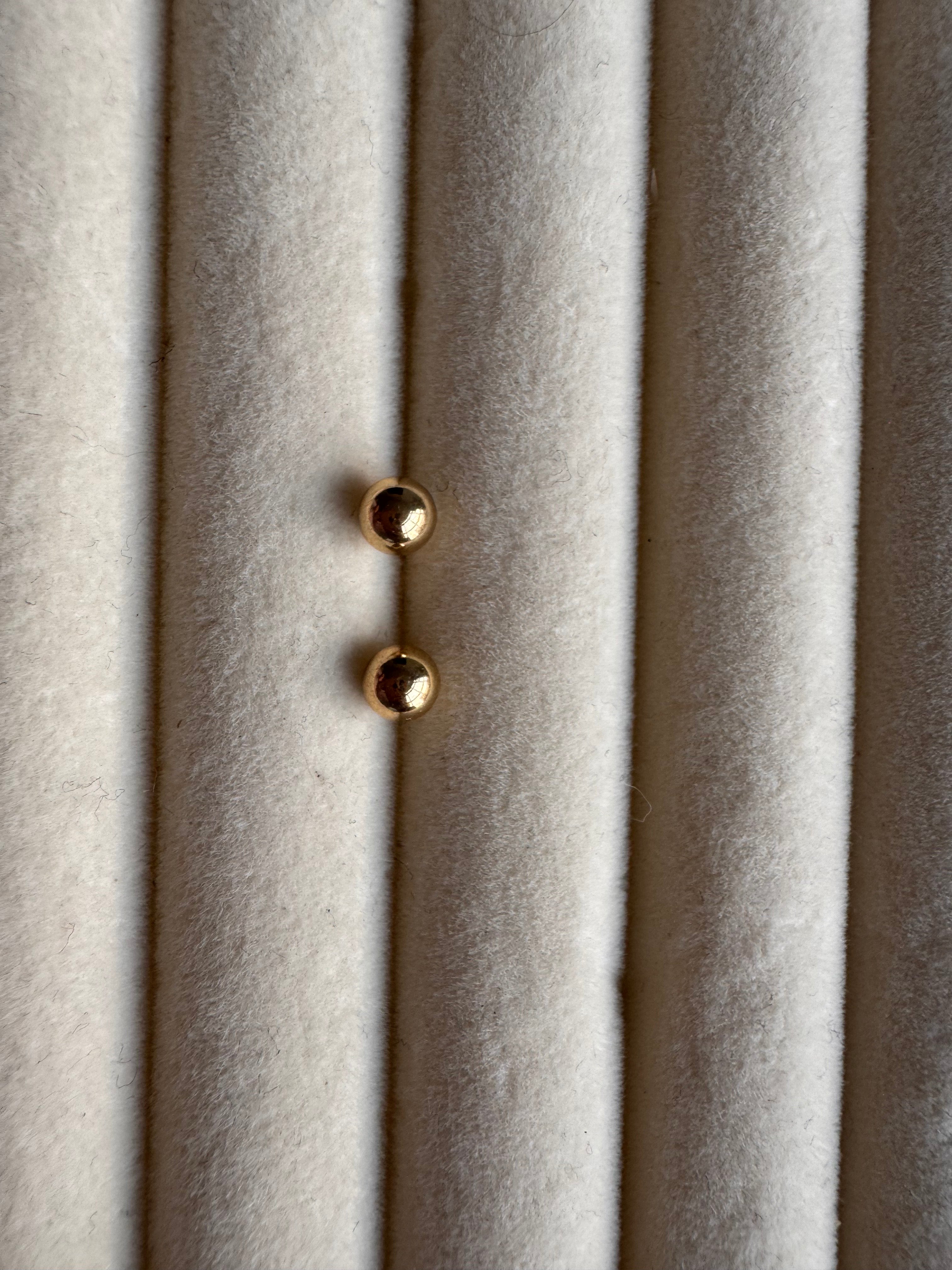 The Essential Polished Gold Ball Studs