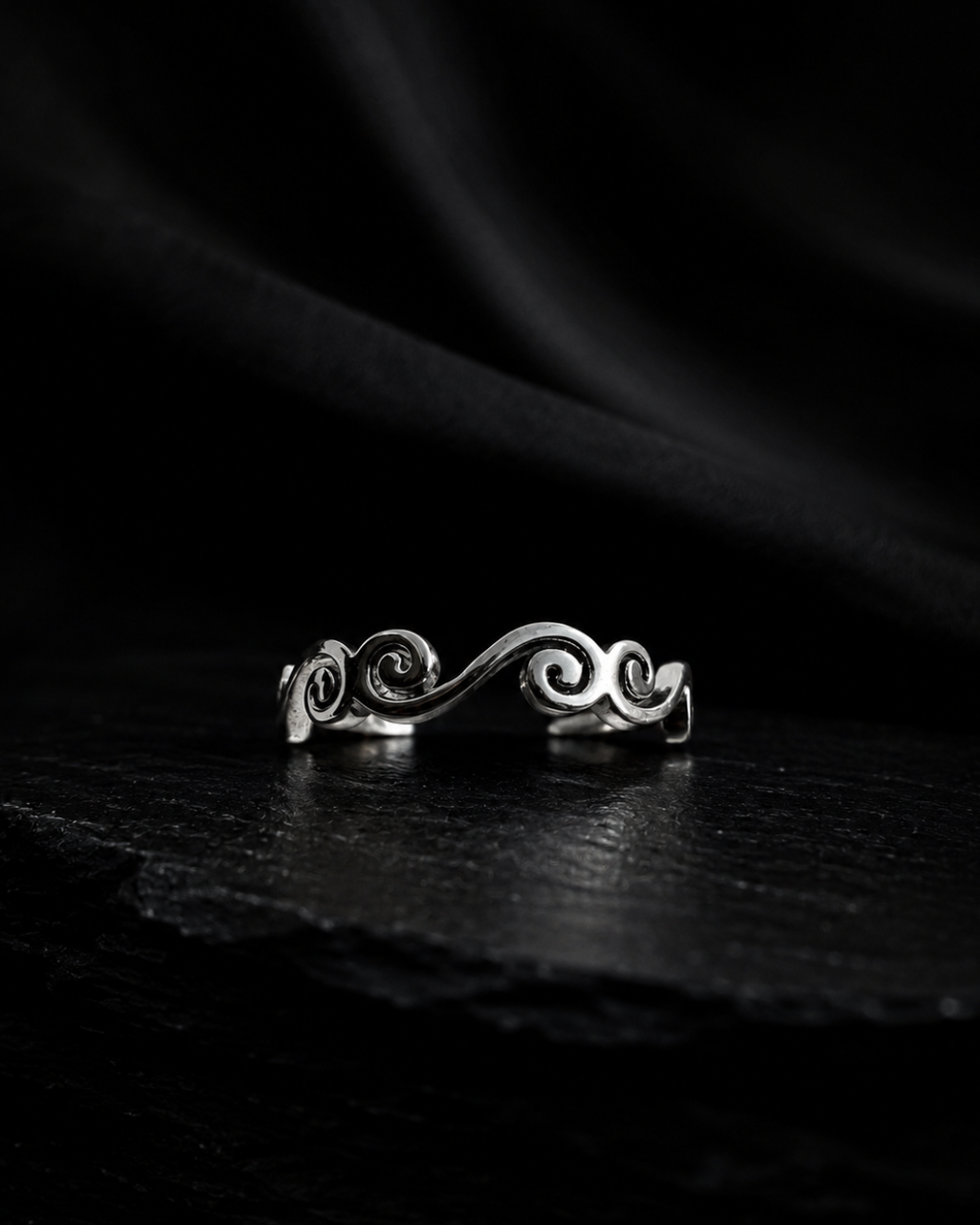 Sculpted Spiral Wave Band