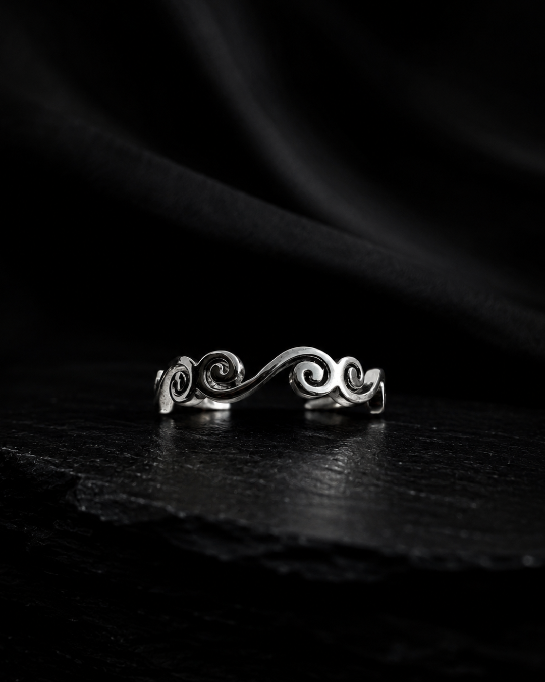 Sculpted Spiral Wave Band