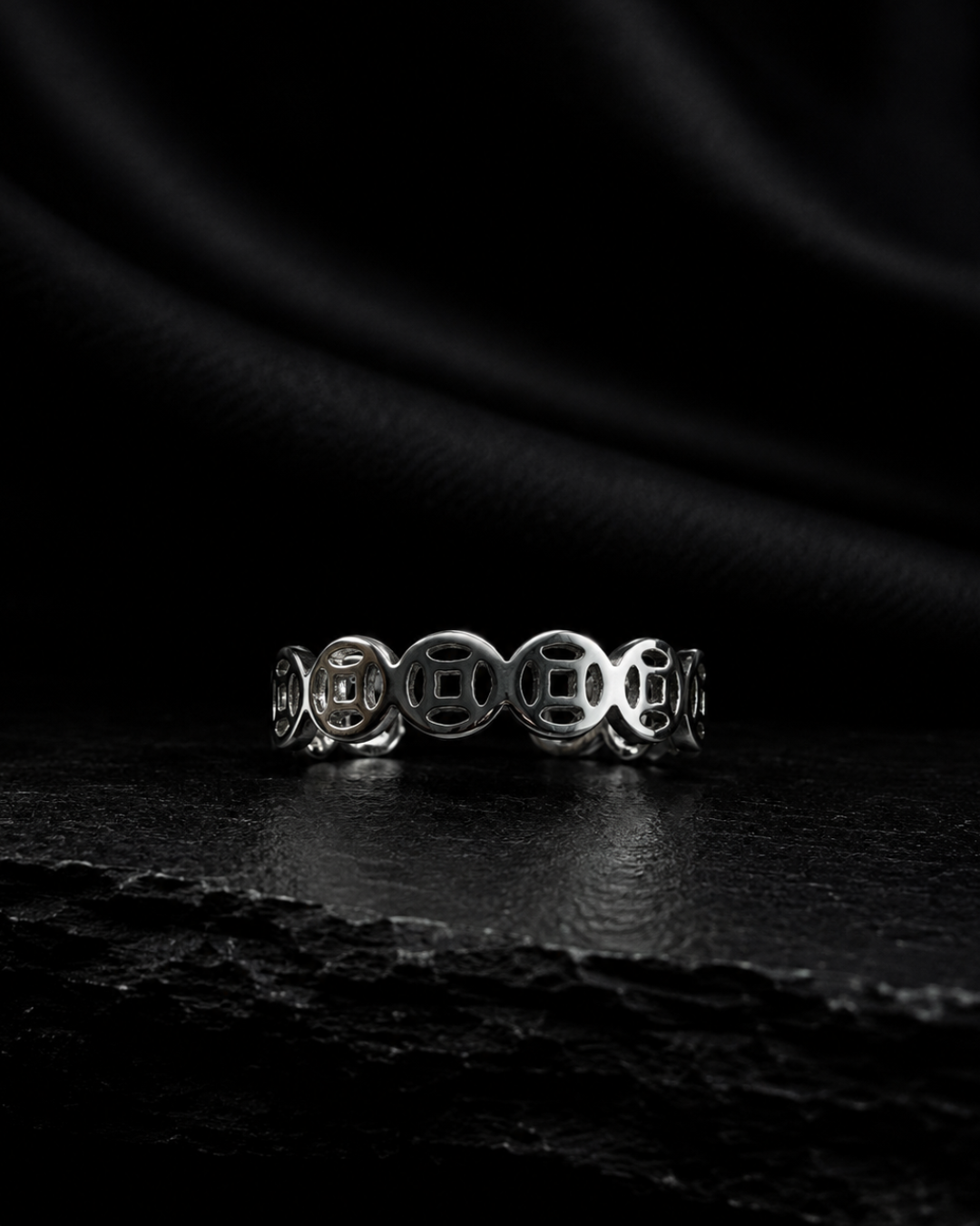 Interlocking Fortune Disc Band