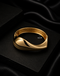The Curved Wave Hinged Cuff