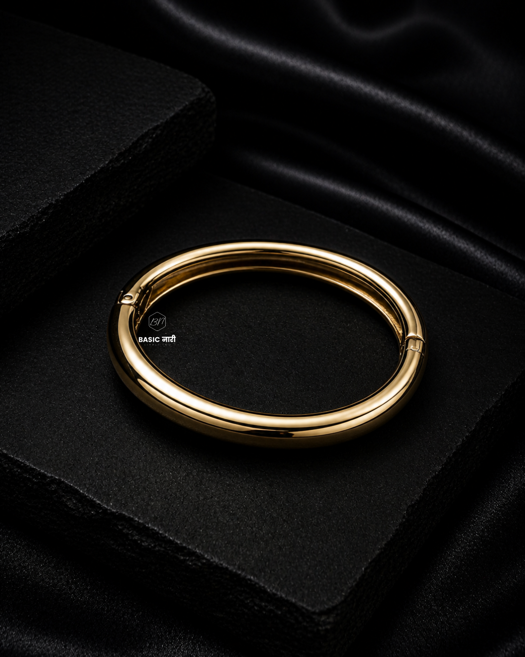 The Classic Oval Hinged Bangle